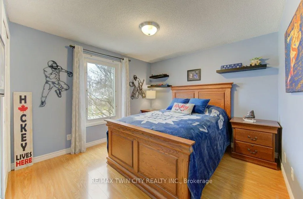 Photo 28 of 15 Deerwood Crescent, Kitchener — HOMEH