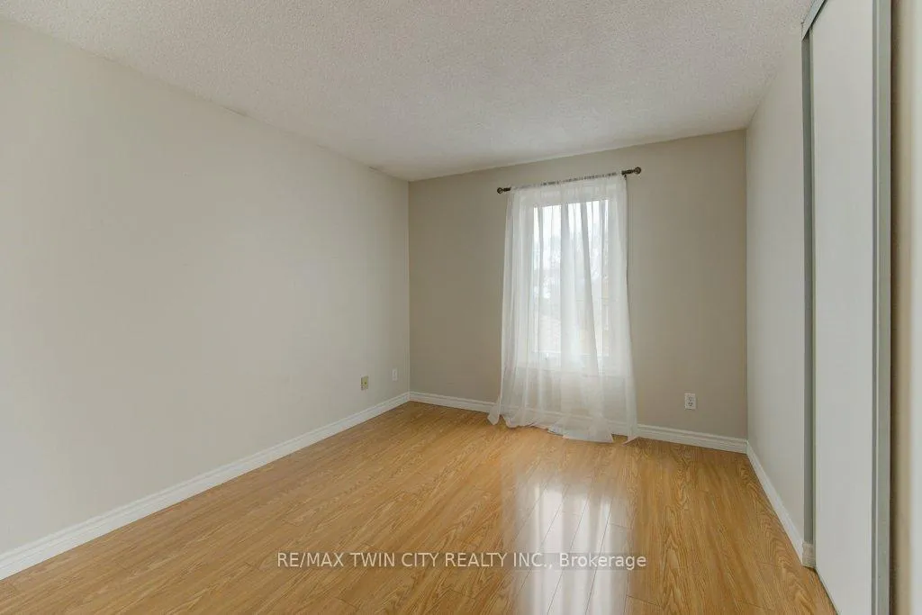 Photo 29 of 15 Deerwood Crescent, Kitchener — HOMEH