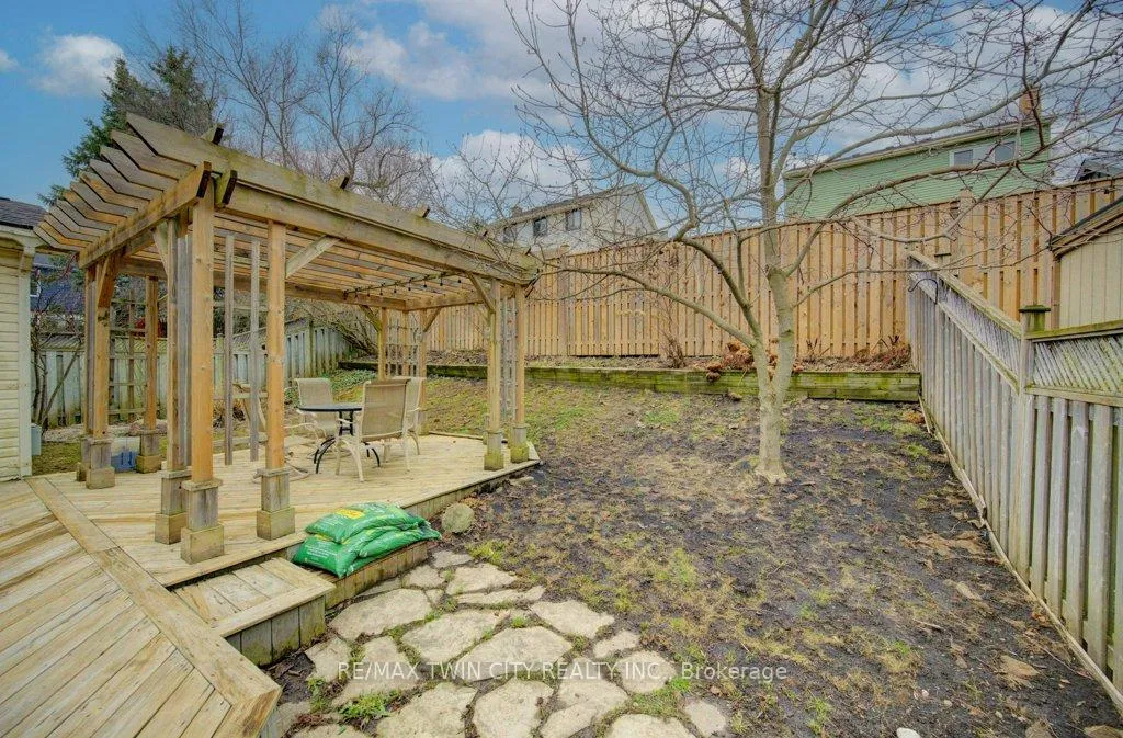 Photo 39 of 15 Deerwood Crescent, Kitchener — HOMEH