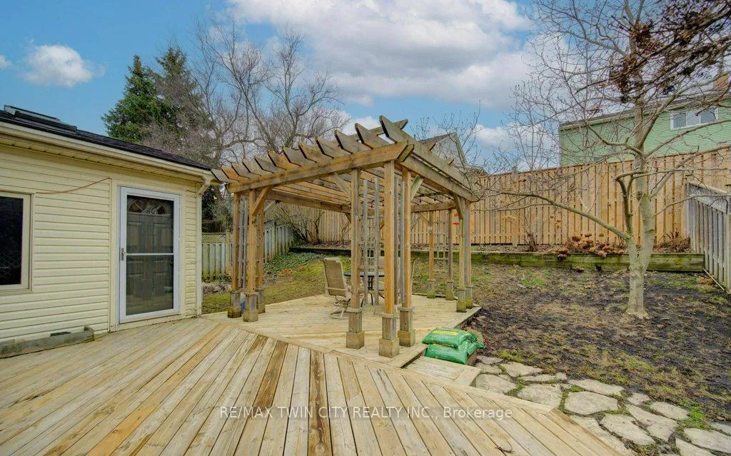 Photo 40 of 15 Deerwood Crescent, Kitchener — HOMEH