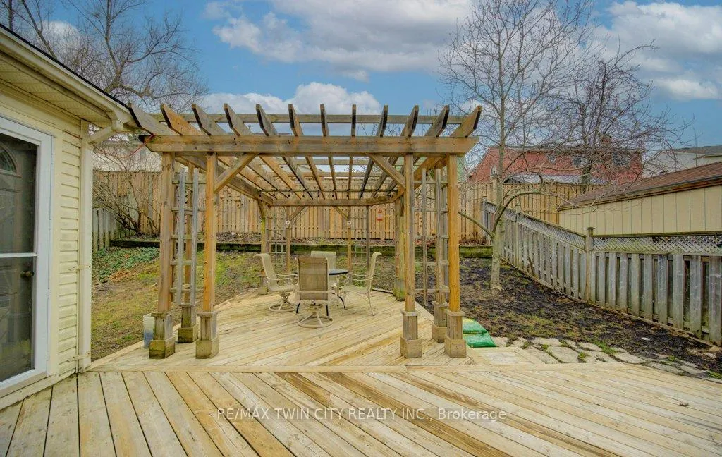 Photo 41 of 15 Deerwood Crescent, Kitchener — HOMEH