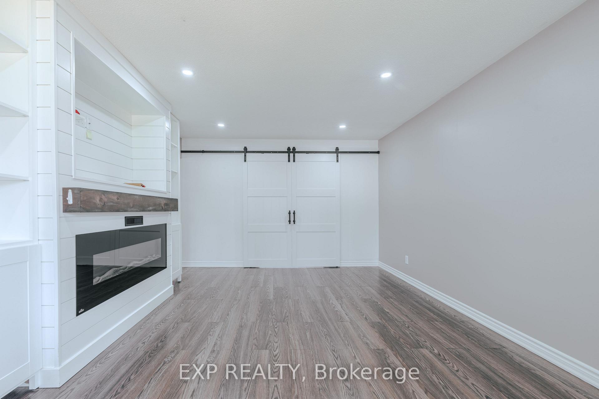 Photo 8 of 39 Seneca Avenue, Oshawa, Samac — HOMEH