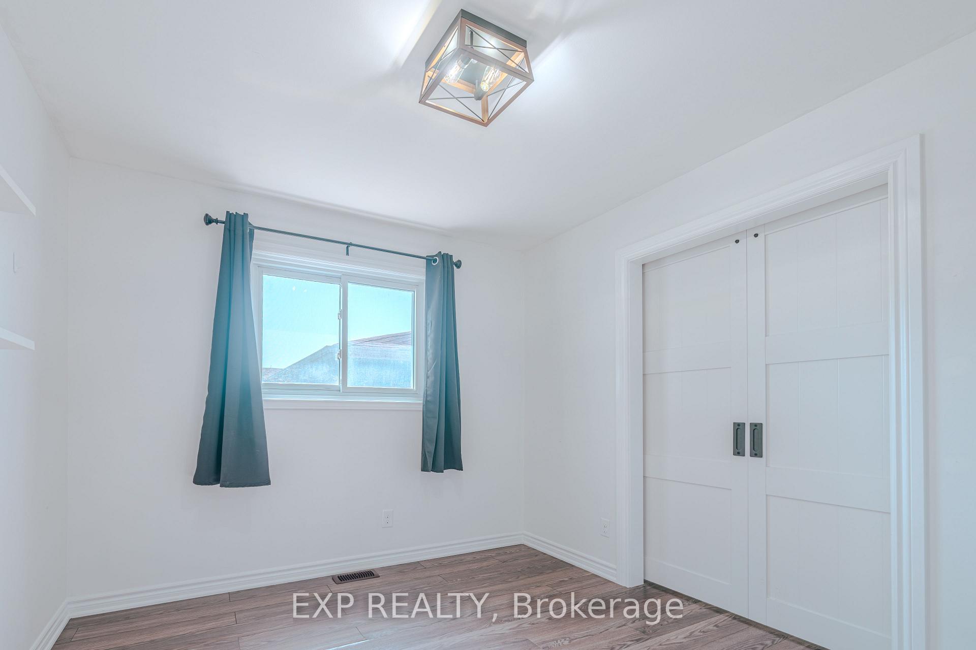 Photo 9 of 39 Seneca Avenue, Oshawa, Samac — HOMEH