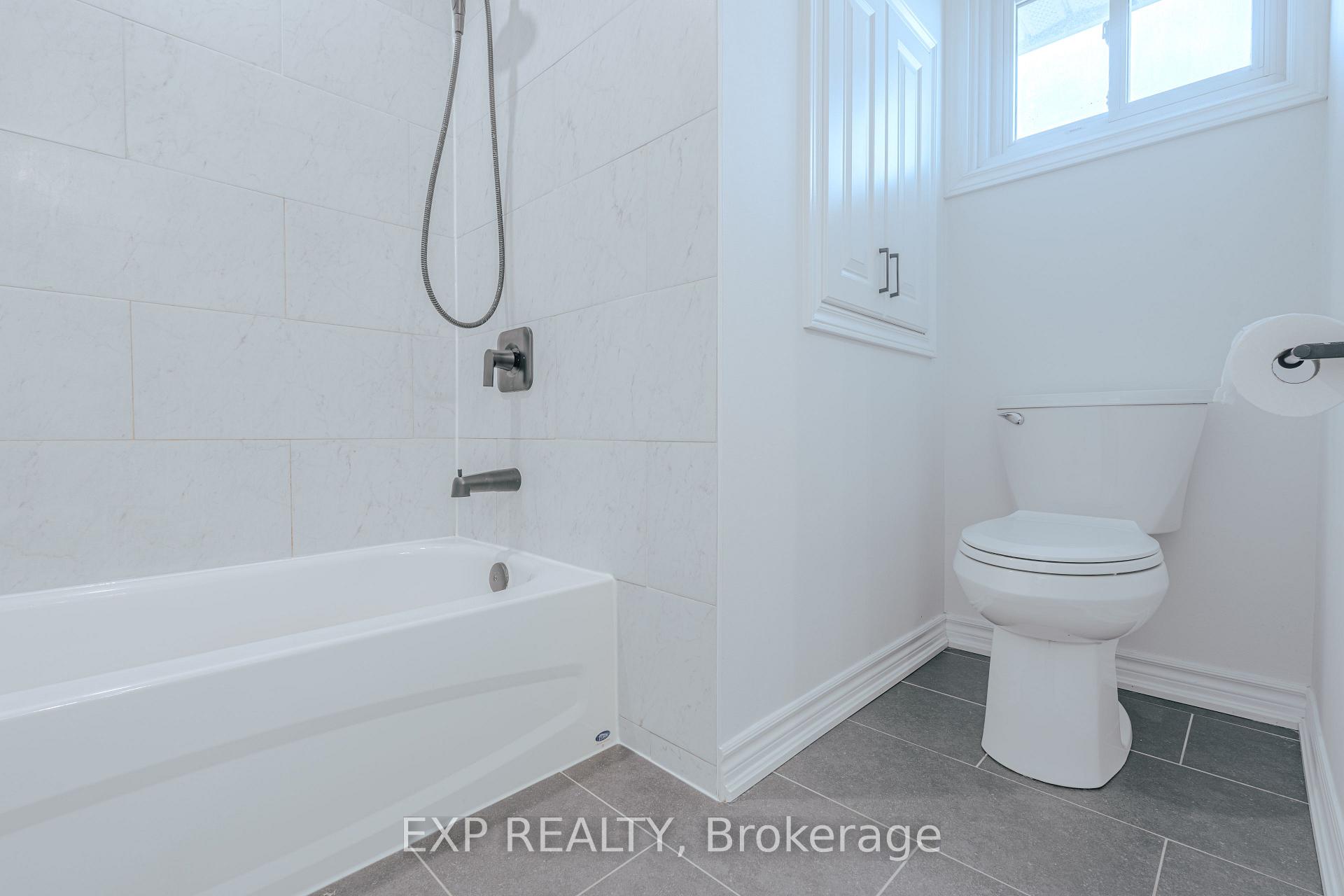Photo 13 of 39 Seneca Avenue, Oshawa, Samac — HOMEH