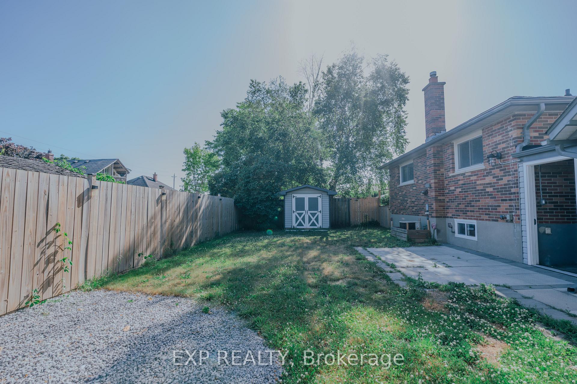 Photo 20 of 39 Seneca Avenue, Oshawa, Samac — HOMEH