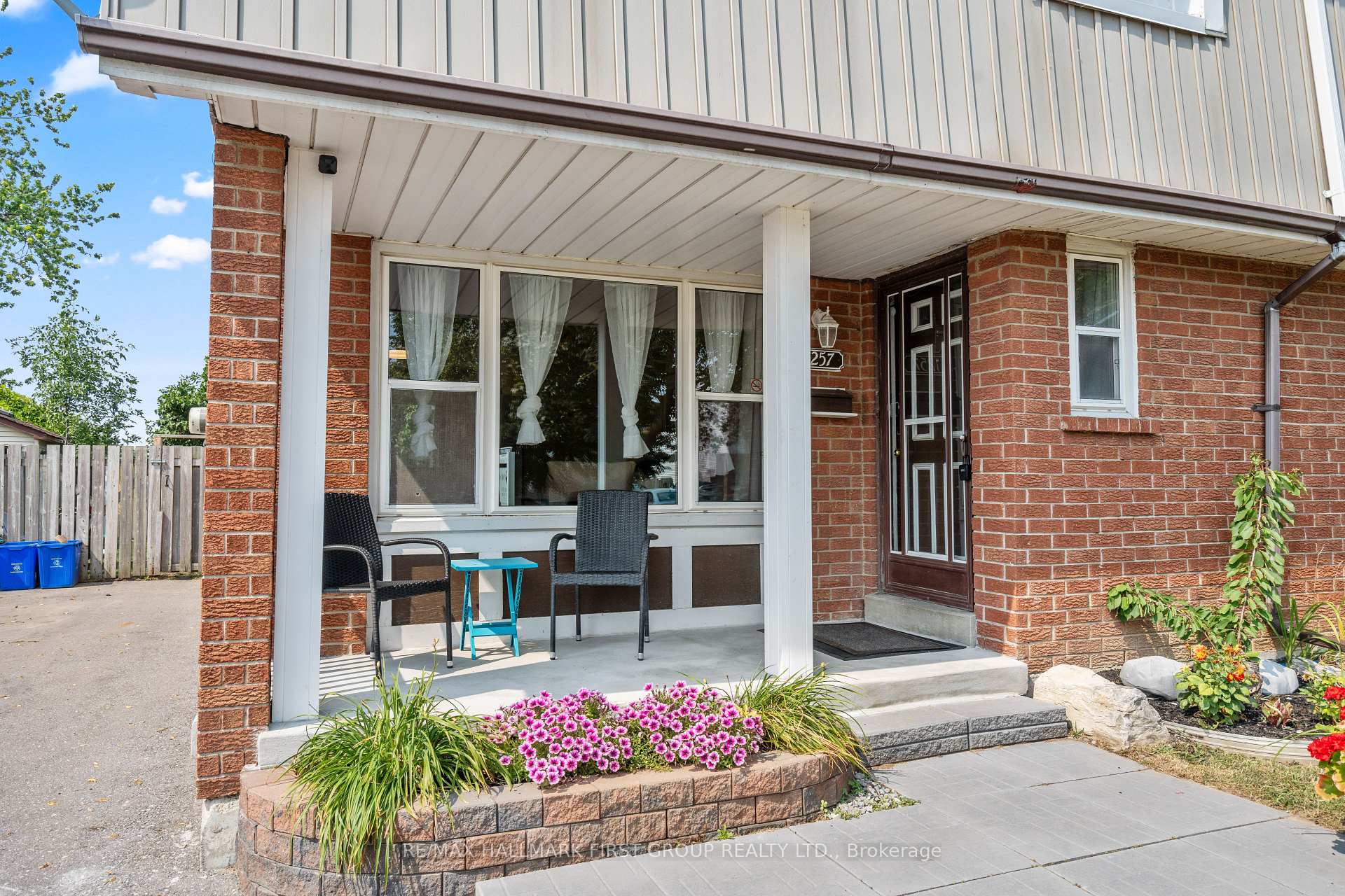 Photo 2 of 1257 Fenelon Crescent, Oshawa, Stevenson — HOMEH