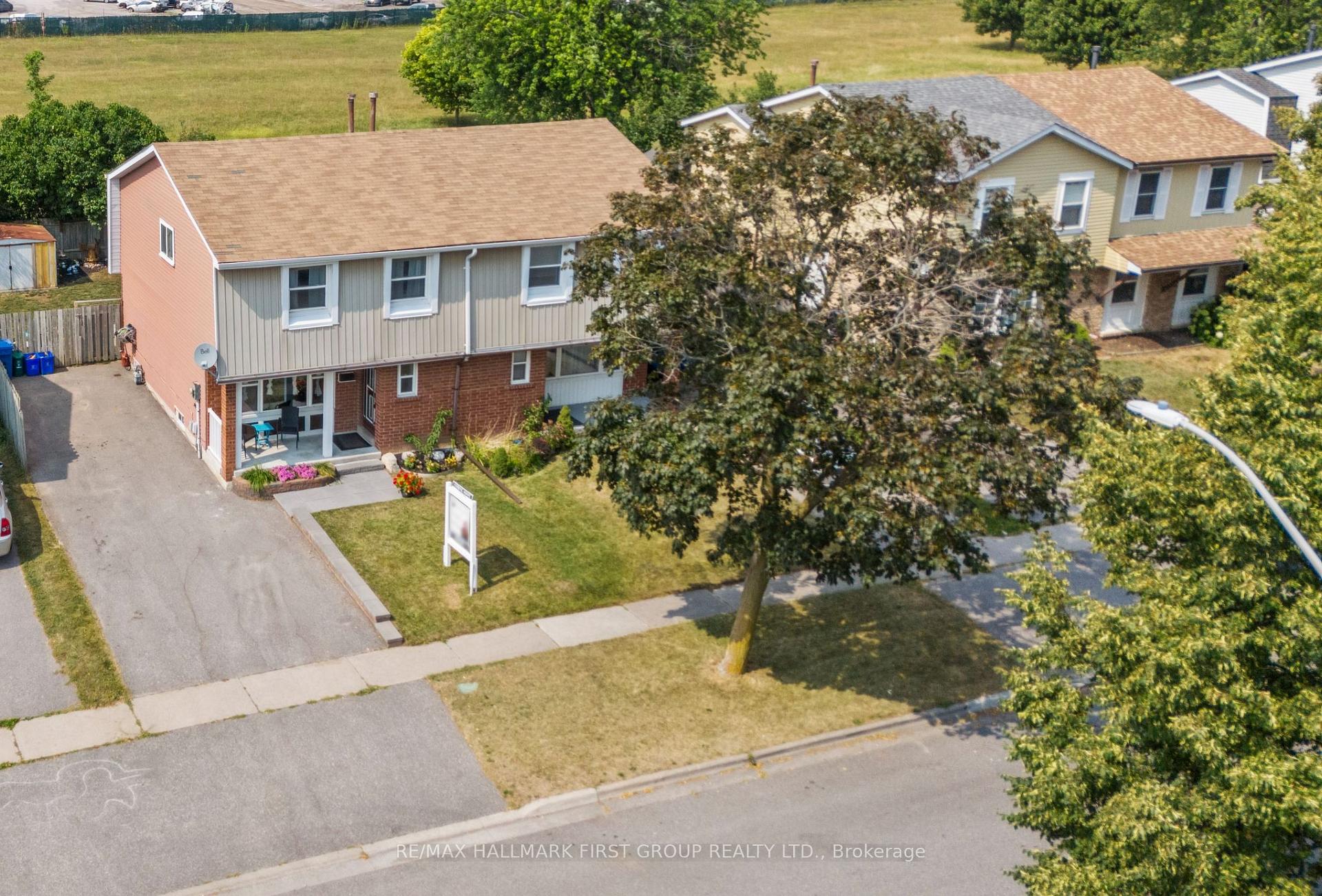 Photo 3 of 1257 Fenelon Crescent, Oshawa, Stevenson — HOMEH