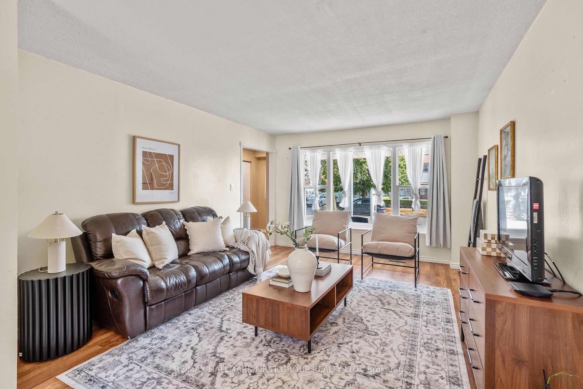 Photo 5 of 1257 Fenelon Crescent, Oshawa, Stevenson — HOMEH