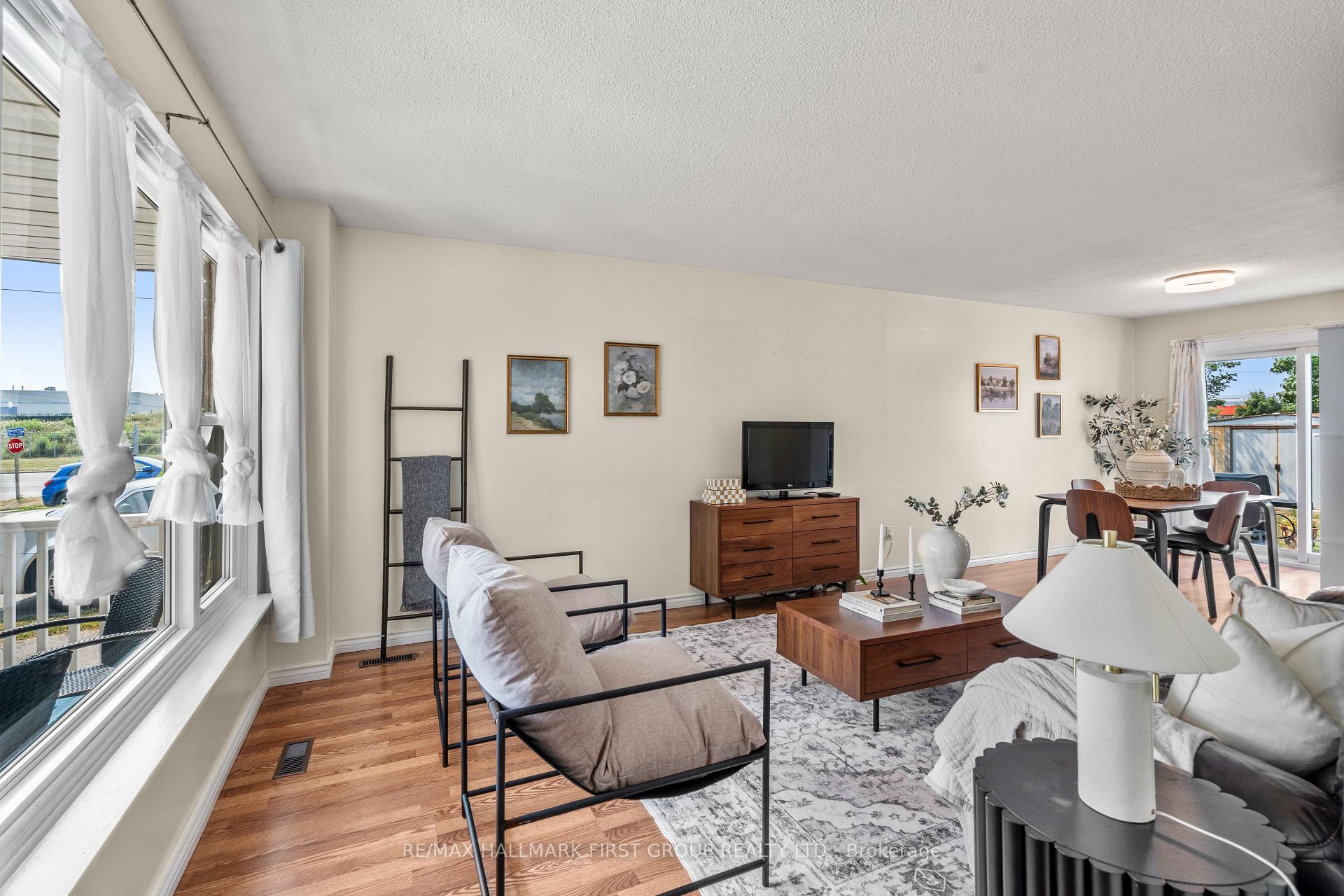 Photo 7 of 1257 Fenelon Crescent, Oshawa, Stevenson — HOMEH