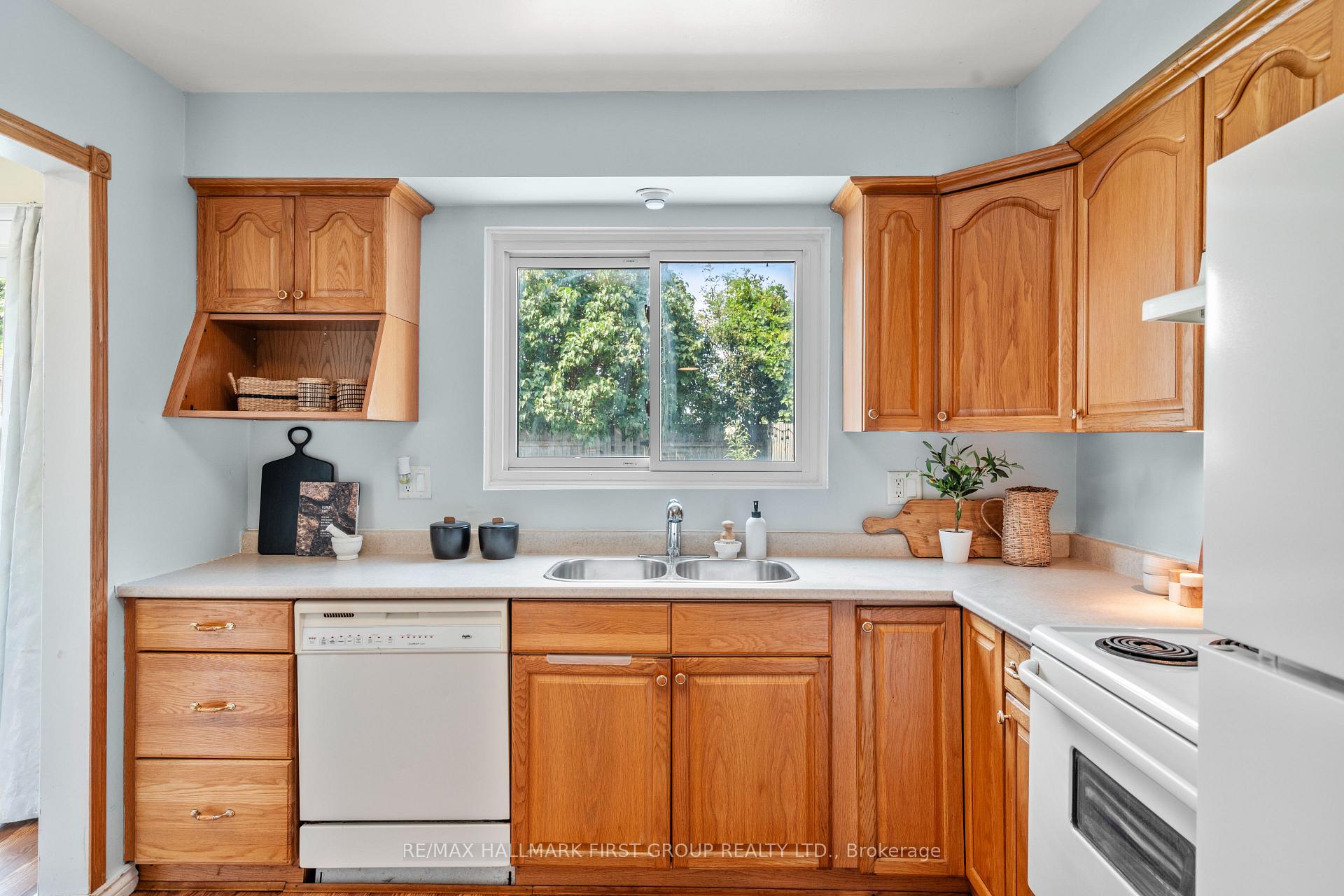 Photo 11 of 1257 Fenelon Crescent, Oshawa, Stevenson — HOMEH
