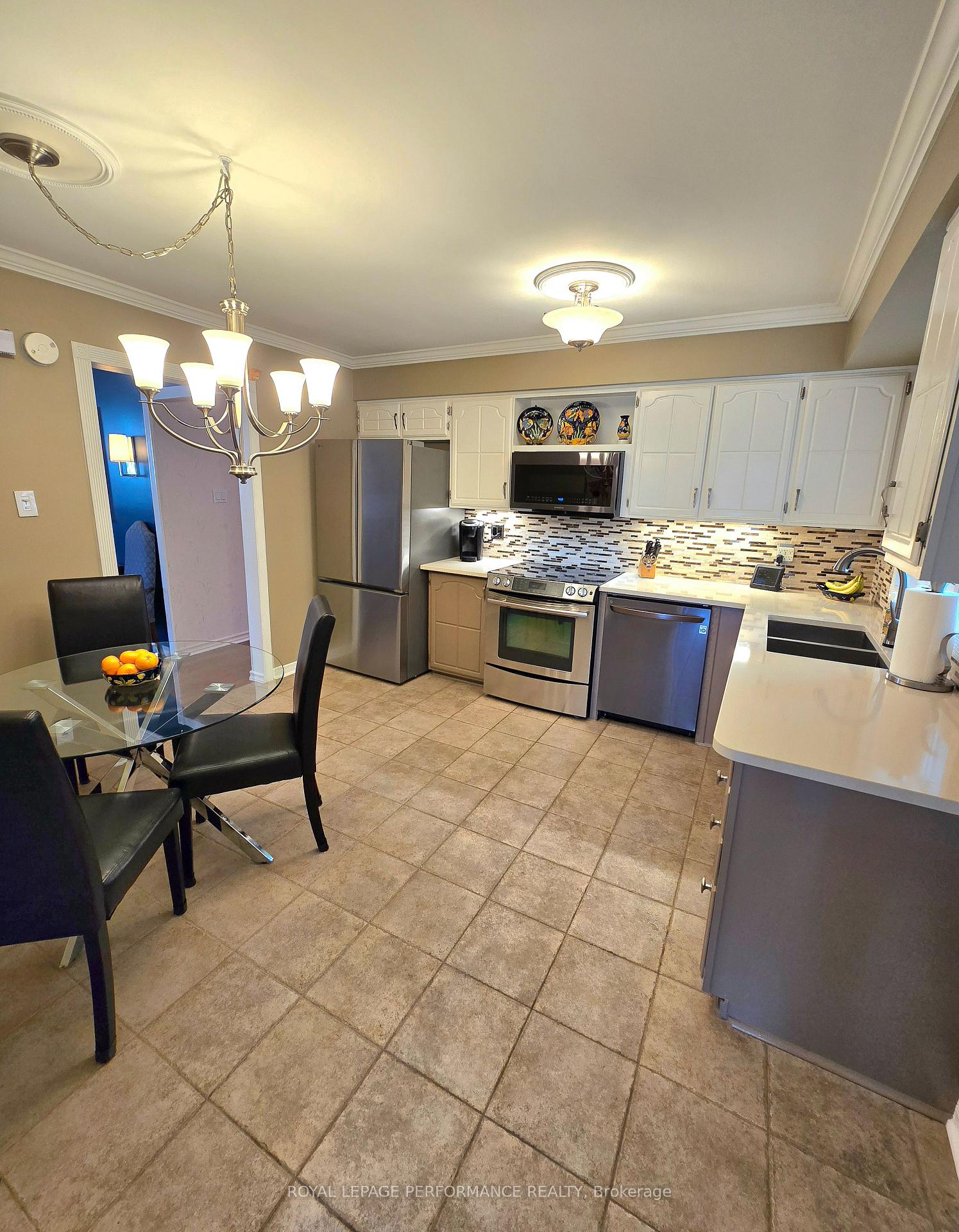 Photo 10 of 6264 Steamer Lane, Ottawa, Convent Glen South — HOMEH