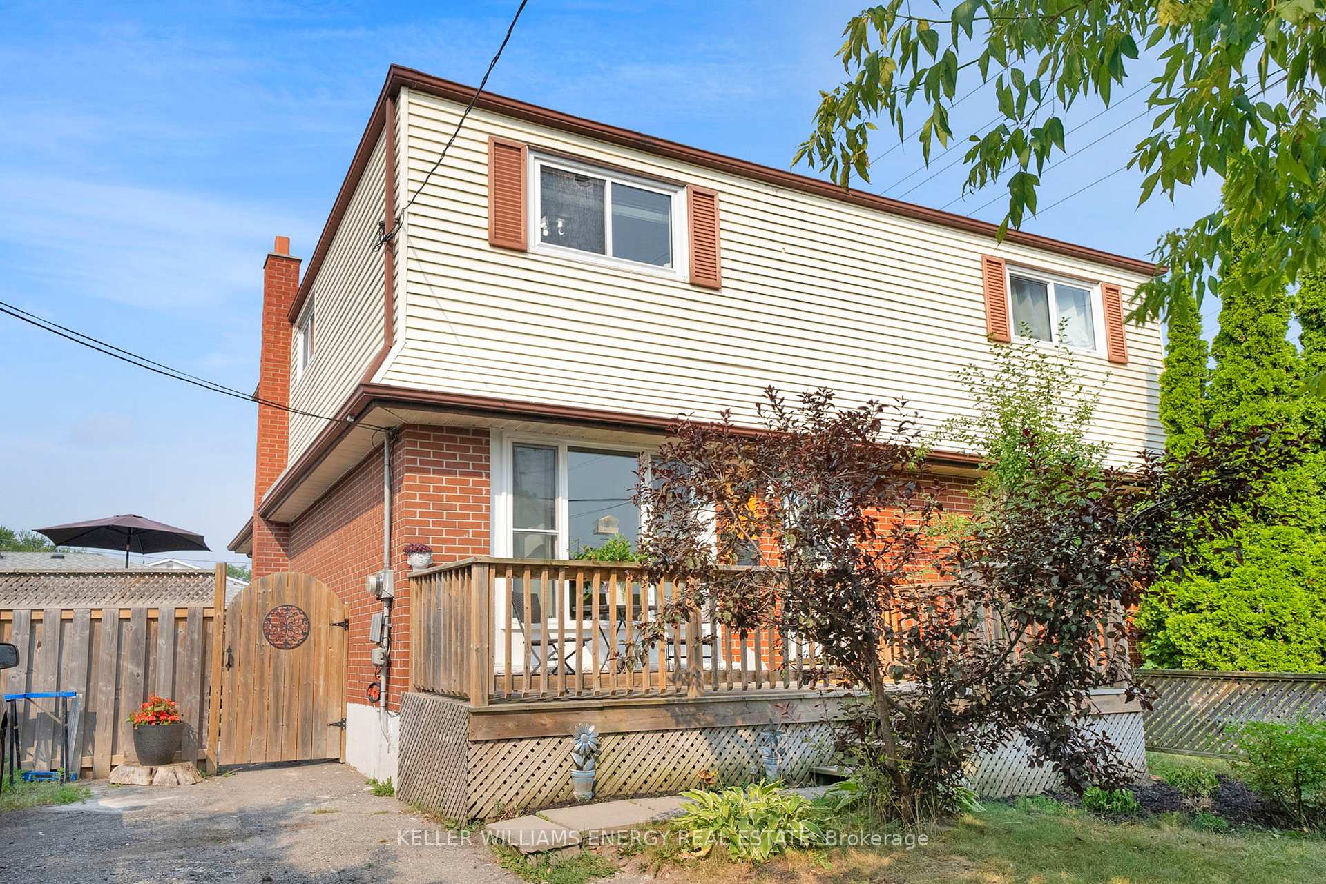 Photo 2 of 272 Durham Court, Oshawa, Vanier — HOMEH