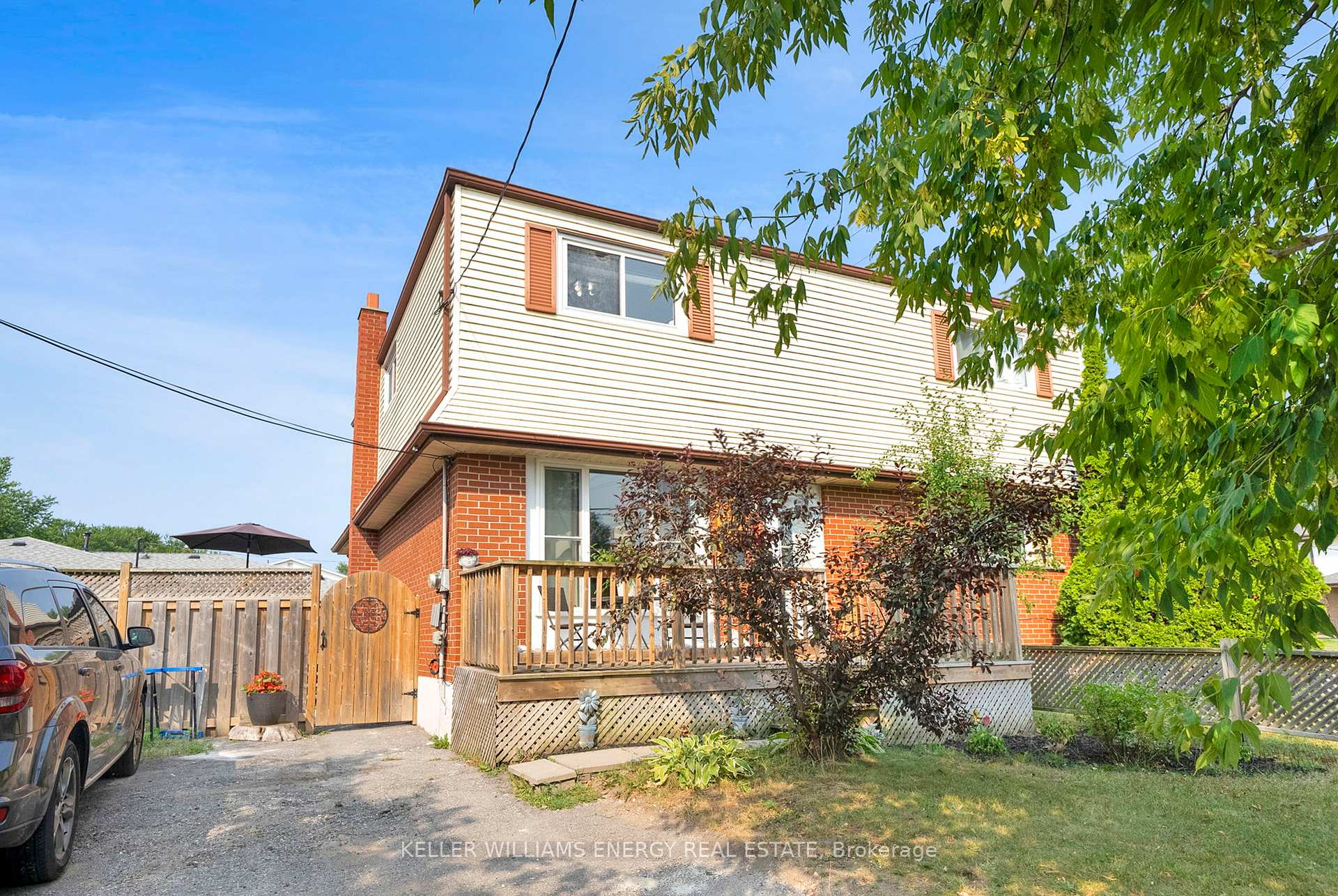 Photo 3 of 272 Durham Court, Oshawa, Vanier — HOMEH
