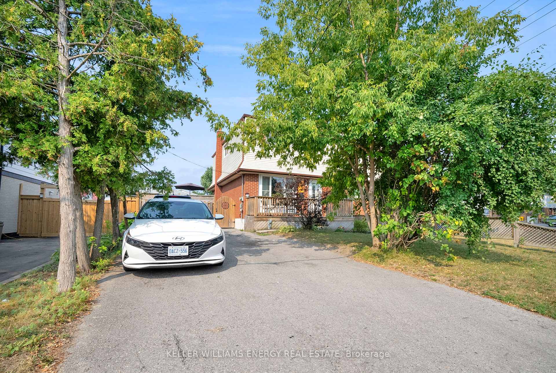 Photo 4 of 272 Durham Court, Oshawa, Vanier — HOMEH