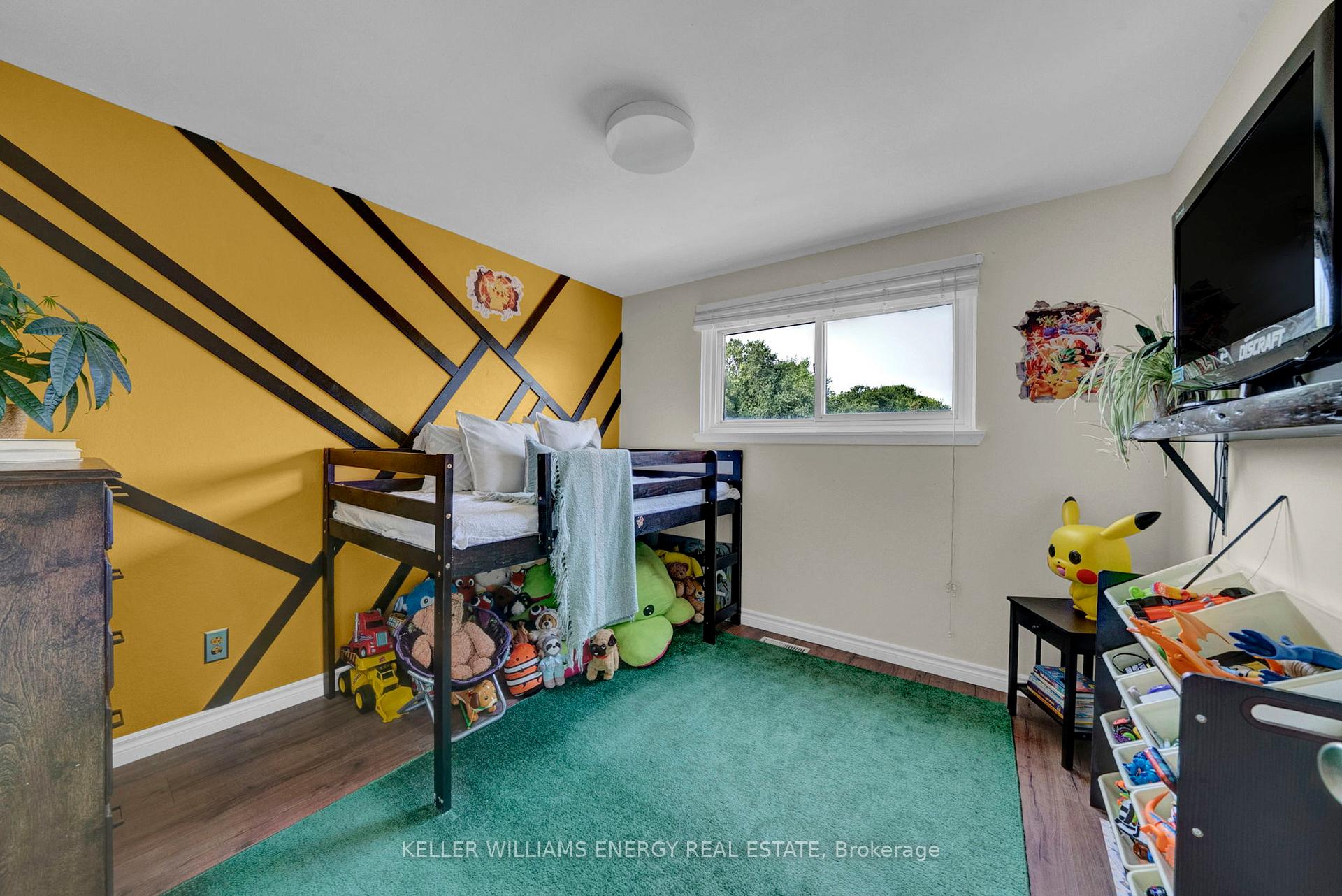 Photo 25 of 272 Durham Court, Oshawa, Vanier — HOMEH