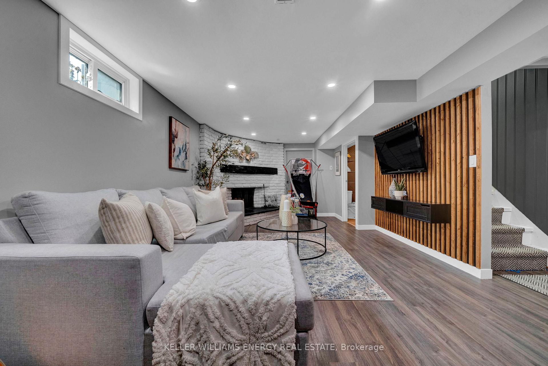 Photo 36 of 272 Durham Court, Oshawa, Vanier — HOMEH