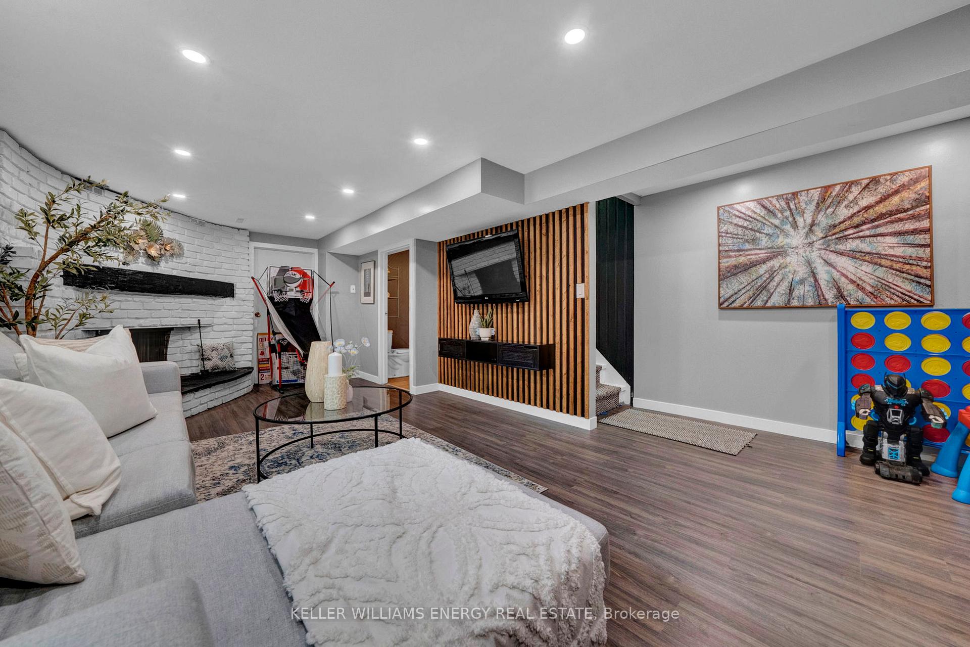 Photo 37 of 272 Durham Court, Oshawa, Vanier — HOMEH