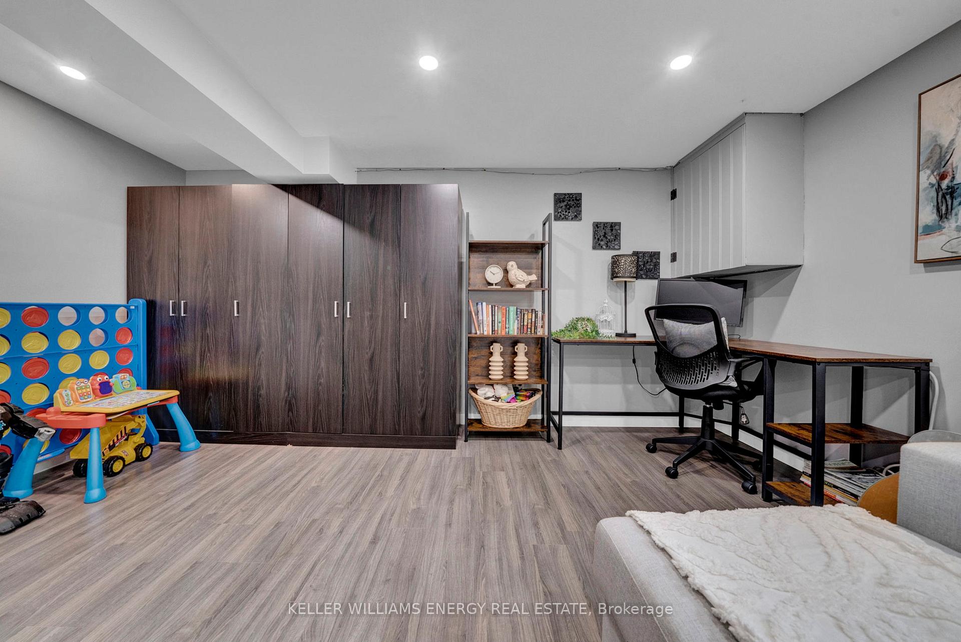 Photo 40 of 272 Durham Court, Oshawa, Vanier — HOMEH
