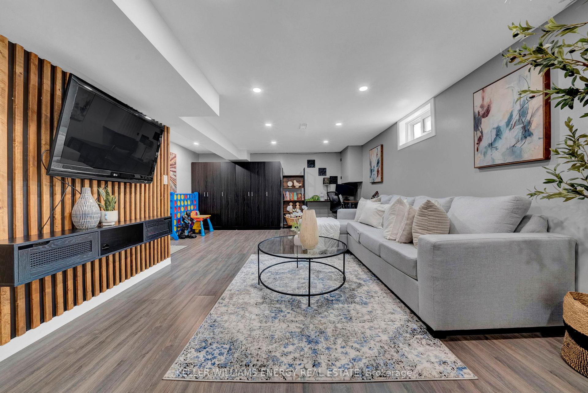 Photo 42 of 272 Durham Court, Oshawa, Vanier — HOMEH