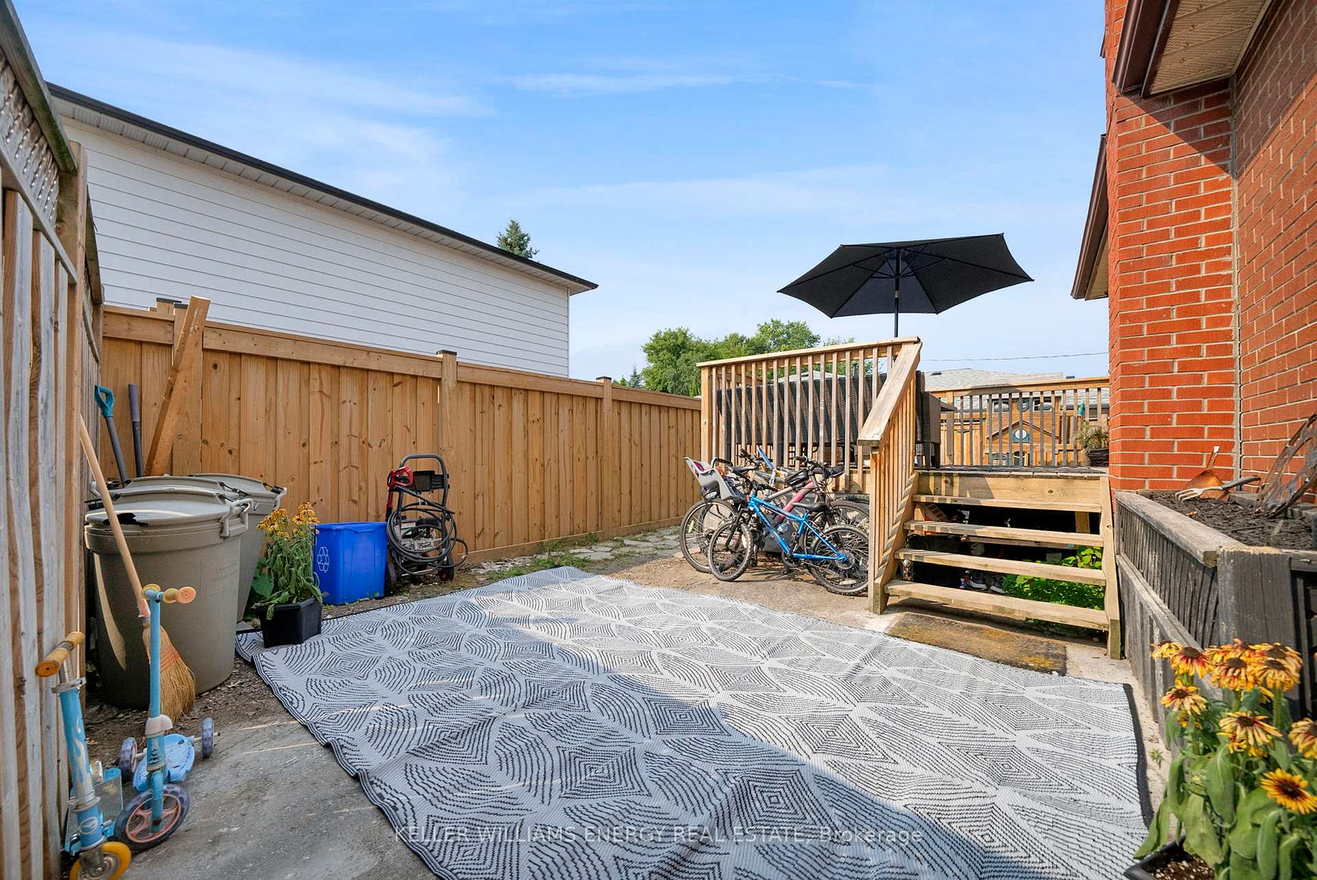 Photo 45 of 272 Durham Court, Oshawa, Vanier — HOMEH