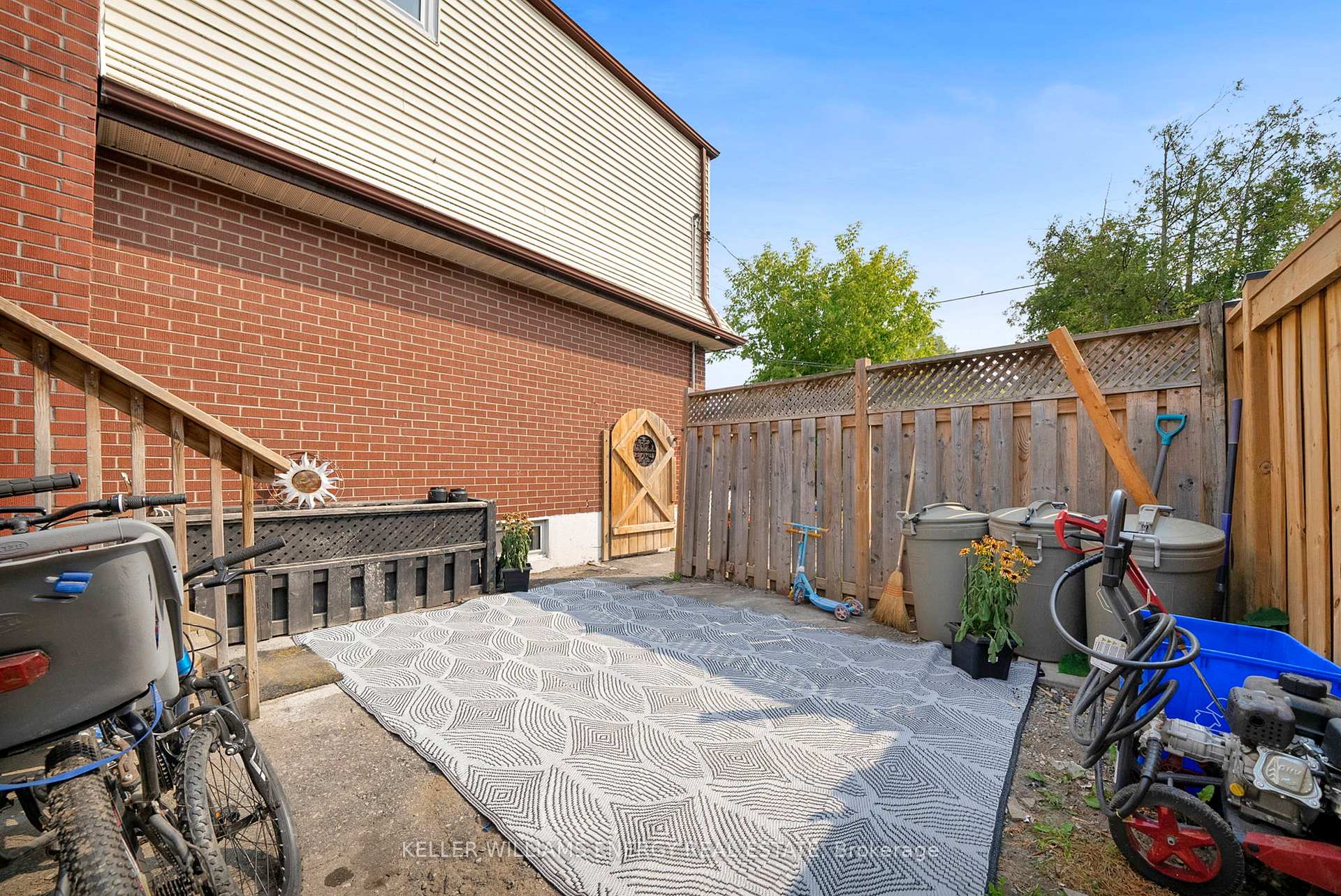 Photo 47 of 272 Durham Court, Oshawa, Vanier — HOMEH