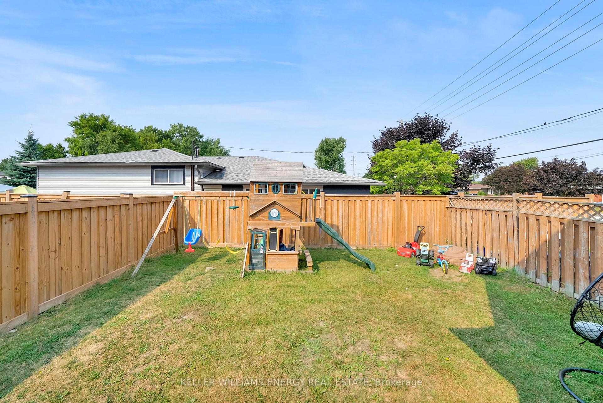 Photo 48 of 272 Durham Court, Oshawa, Vanier — HOMEH