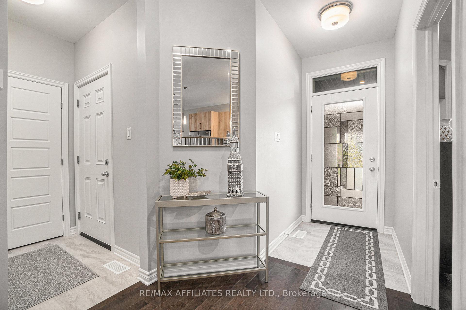 Photo 2 of 812 Tewin Circle, Ottawa, Camelot — HOMEH