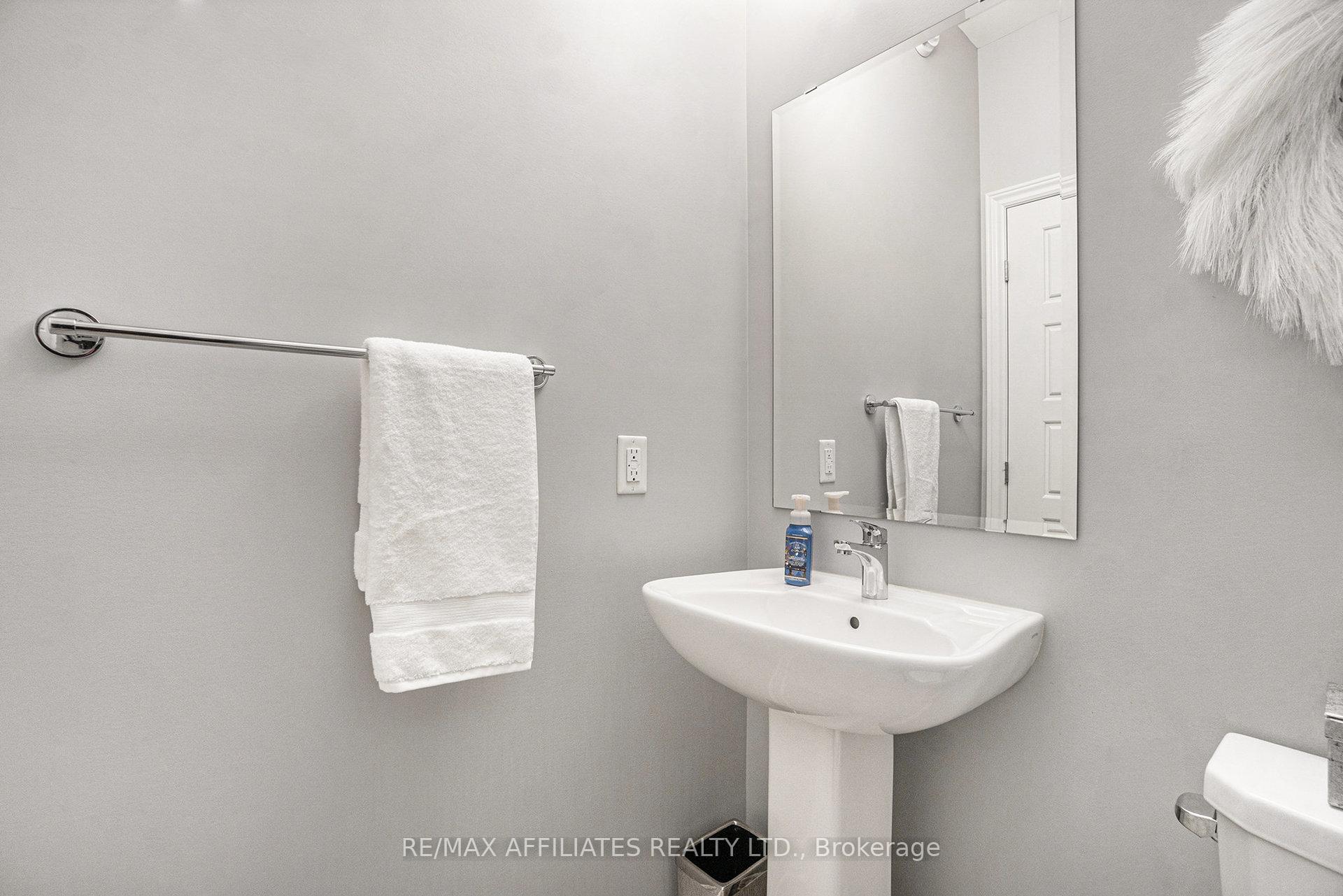 Photo 13 of 812 Tewin Circle, Ottawa, Camelot — HOMEH