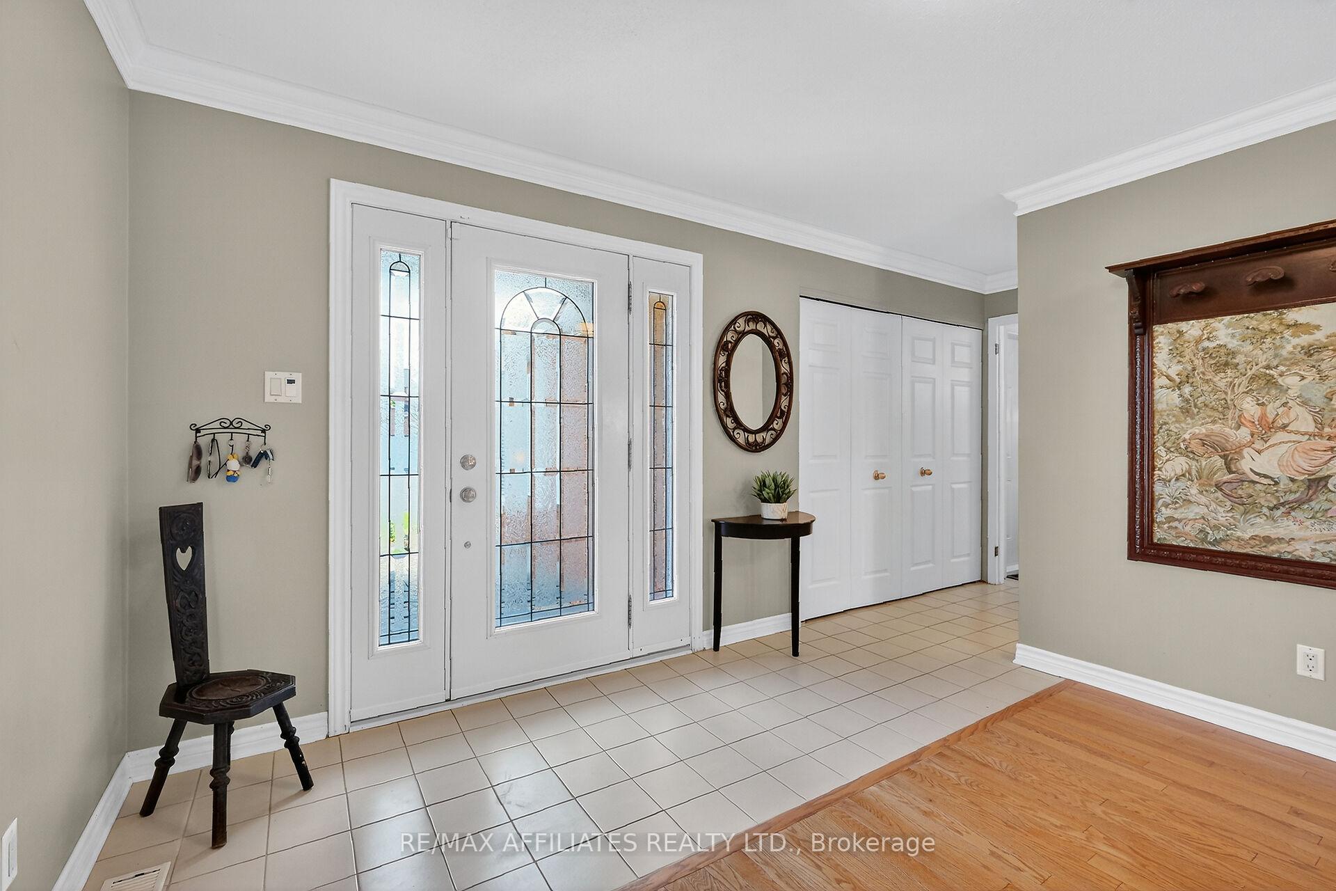 Photo 3 of 560 Falwyn Crescent, Ottawa, Fallingbrook/Ridgemount — HOMEH