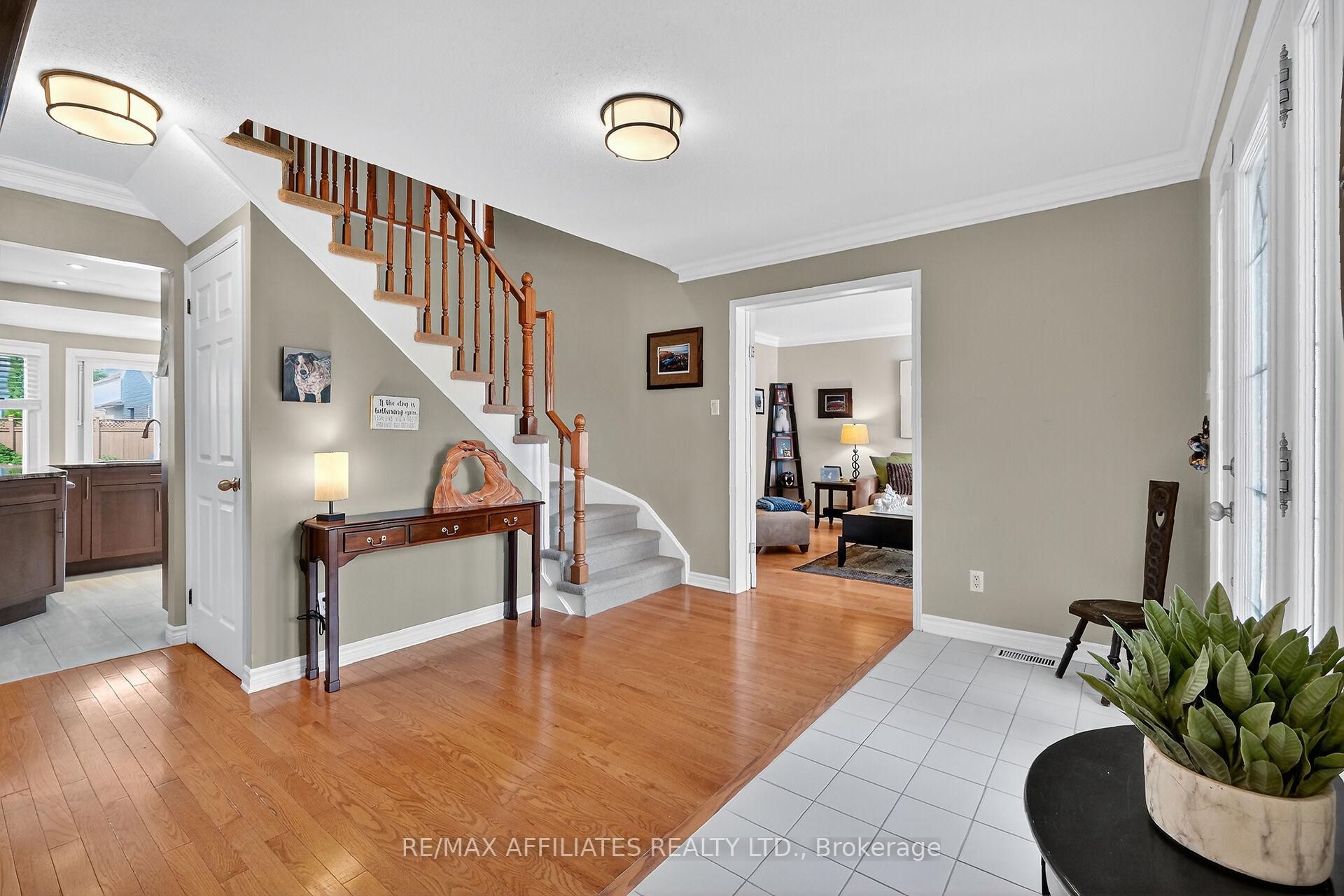 Photo 6 of 560 Falwyn Crescent, Ottawa, Fallingbrook/Ridgemount — HOMEH