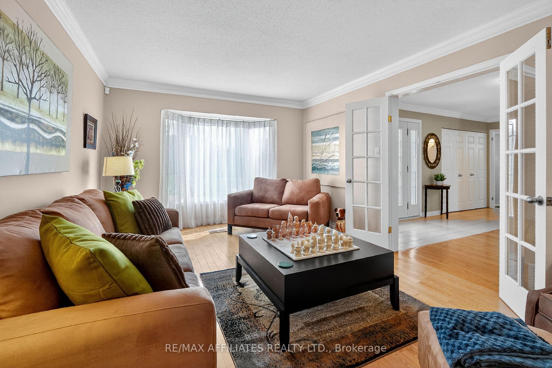 Photo 7 of 560 Falwyn Crescent, Ottawa, Fallingbrook/Ridgemount — HOMEH