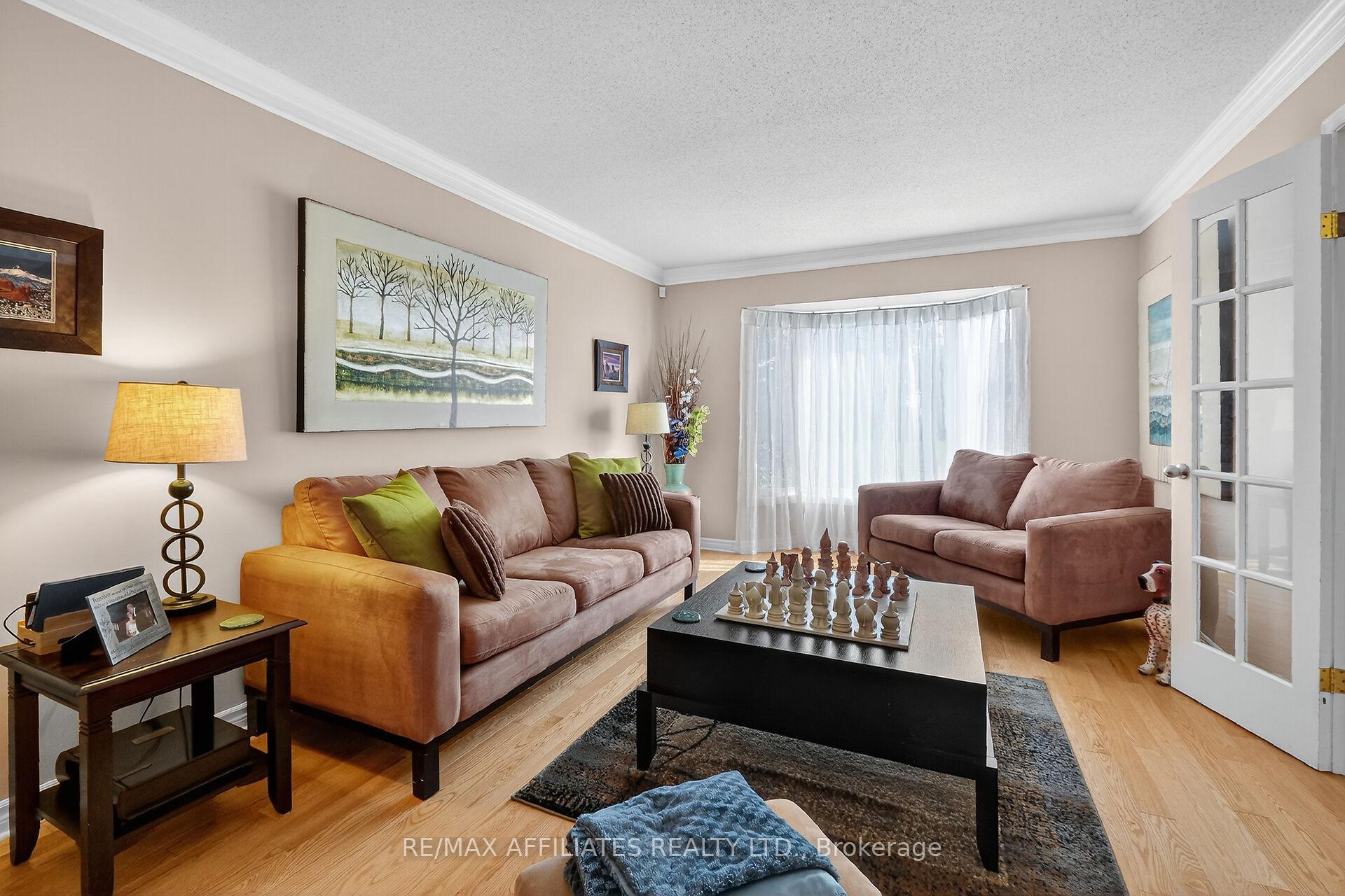 Photo 8 of 560 Falwyn Crescent, Ottawa, Fallingbrook/Ridgemount — HOMEH