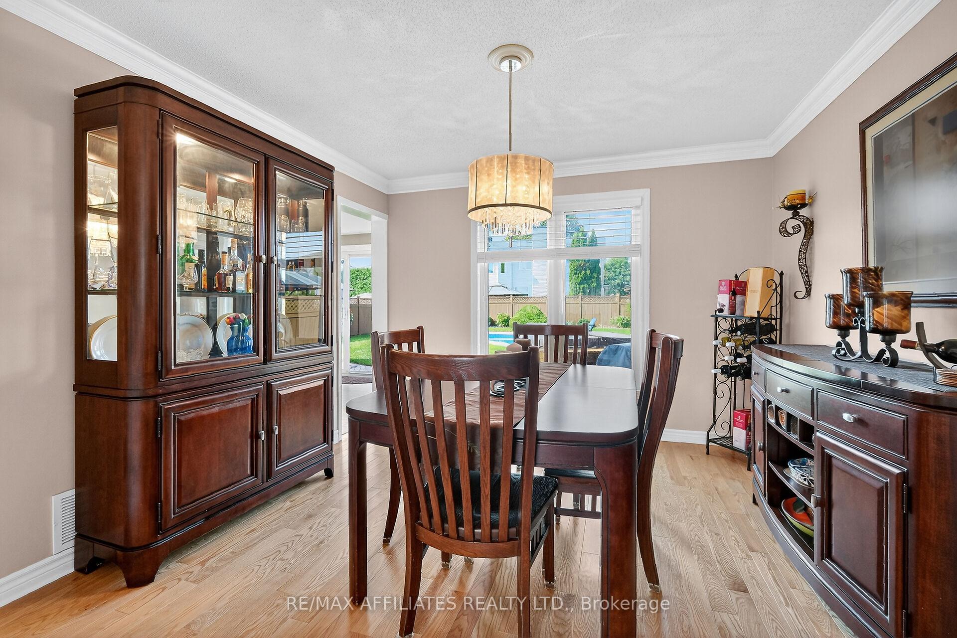 Photo 9 of 560 Falwyn Crescent, Ottawa, Fallingbrook/Ridgemount — HOMEH