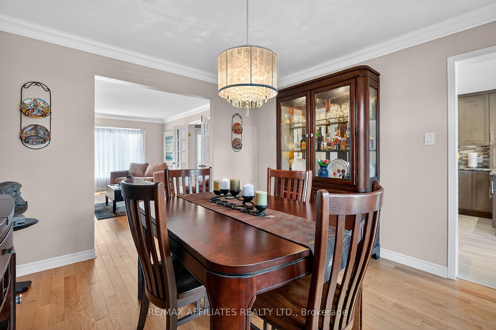 Photo 10 of 560 Falwyn Crescent, Ottawa, Fallingbrook/Ridgemount — HOMEH