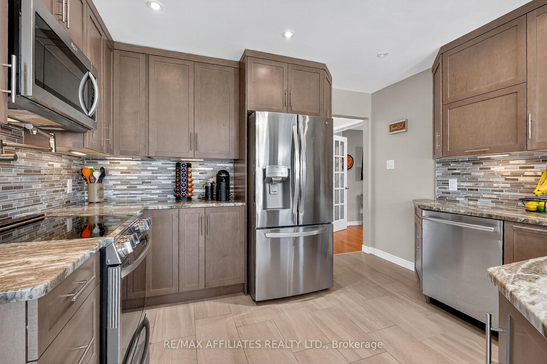 Photo 11 of 560 Falwyn Crescent, Ottawa, Fallingbrook/Ridgemount — HOMEH
