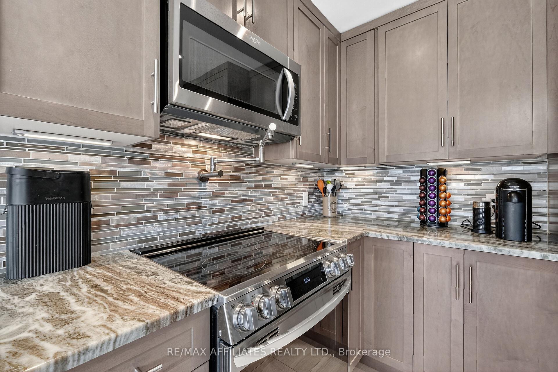 Photo 12 of 560 Falwyn Crescent, Ottawa, Fallingbrook/Ridgemount — HOMEH