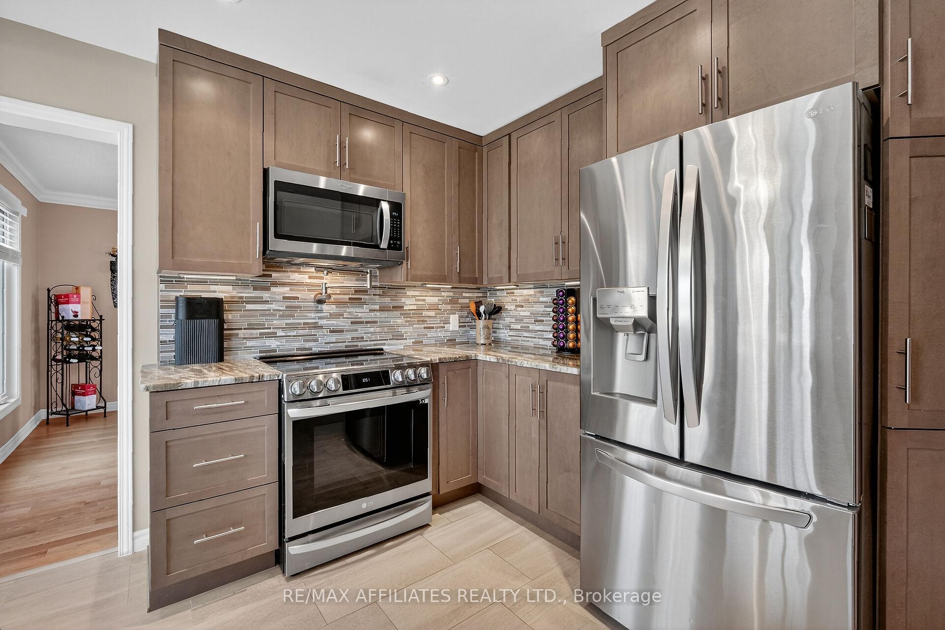 Photo 13 of 560 Falwyn Crescent, Ottawa, Fallingbrook/Ridgemount — HOMEH