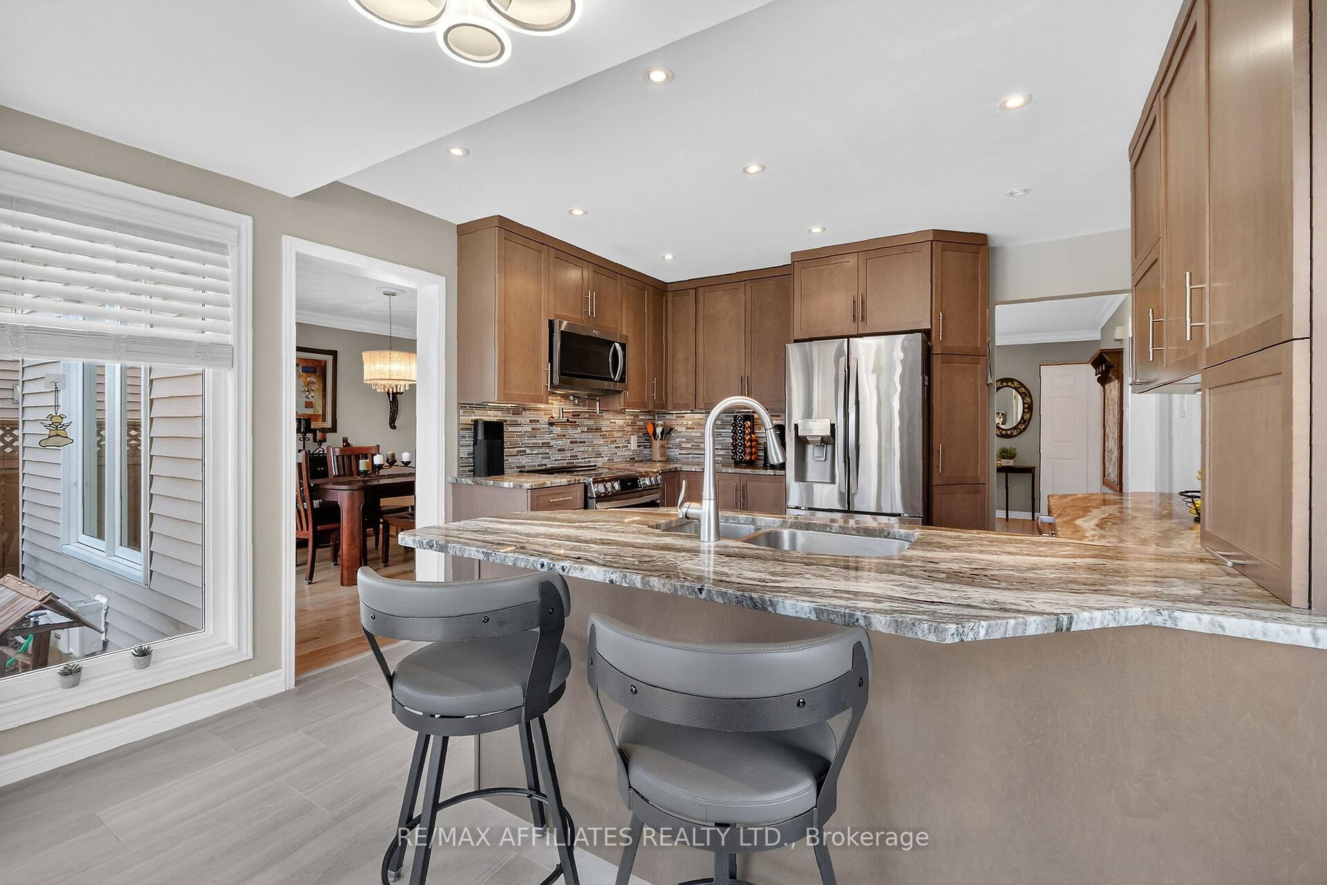 Photo 14 of 560 Falwyn Crescent, Ottawa, Fallingbrook/Ridgemount — HOMEH