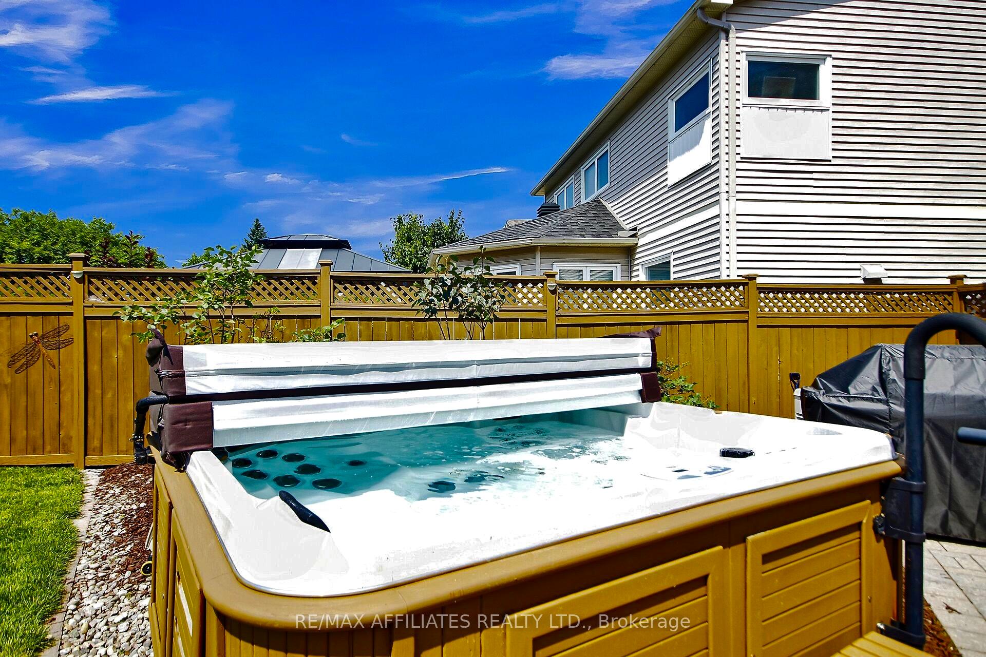 Photo 31 of 560 Falwyn Crescent, Ottawa, Fallingbrook/Ridgemount — HOMEH