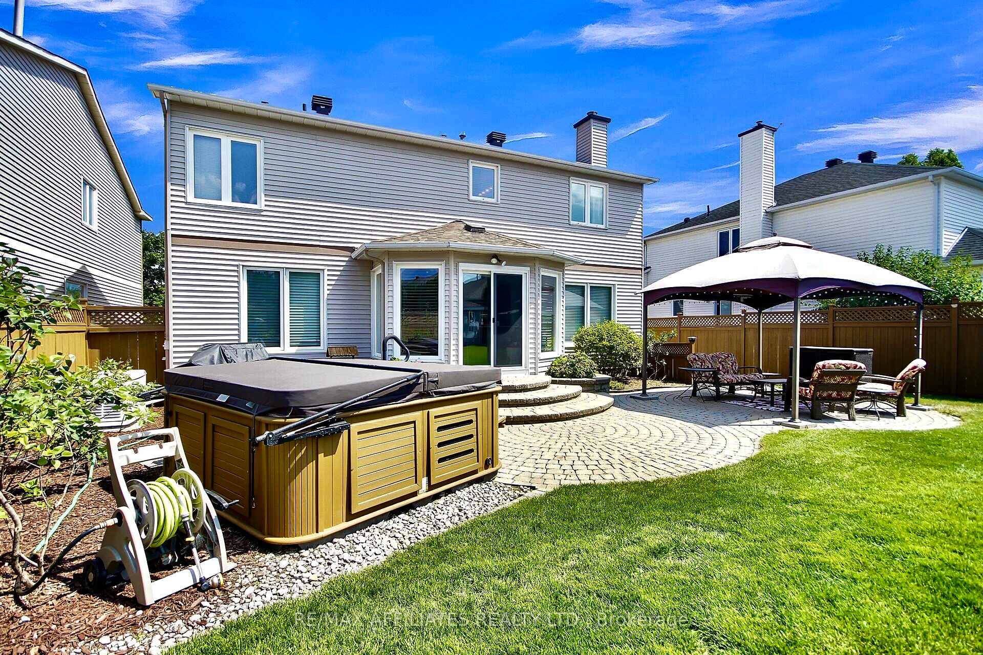 Photo 33 of 560 Falwyn Crescent, Ottawa, Fallingbrook/Ridgemount — HOMEH
