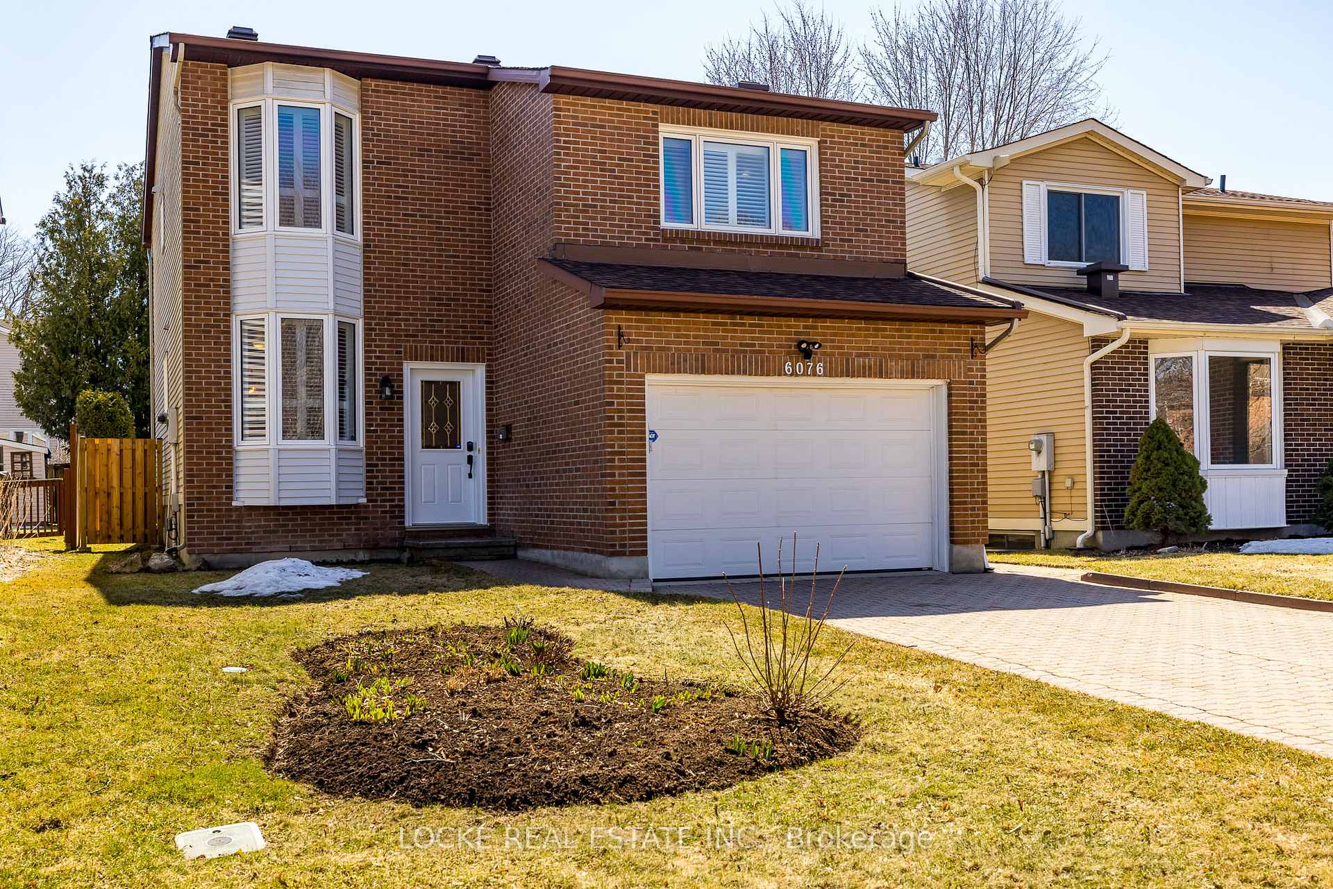 Photo 2 of 6076 Ridgelea Place, Ottawa, Chapel Hill — HOMEH