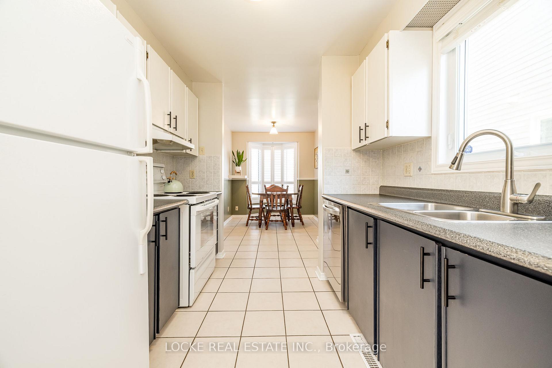 Photo 13 of 6076 Ridgelea Place, Ottawa, Chapel Hill — HOMEH