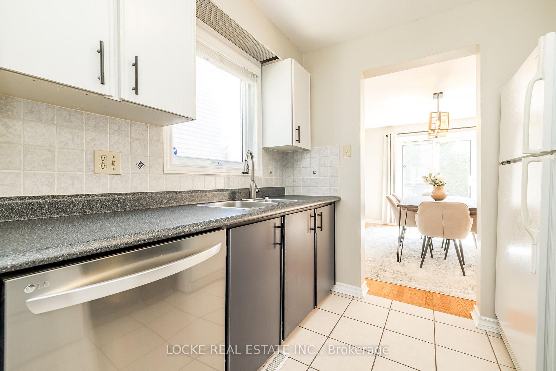 Photo 14 of 6076 Ridgelea Place, Ottawa, Chapel Hill — HOMEH