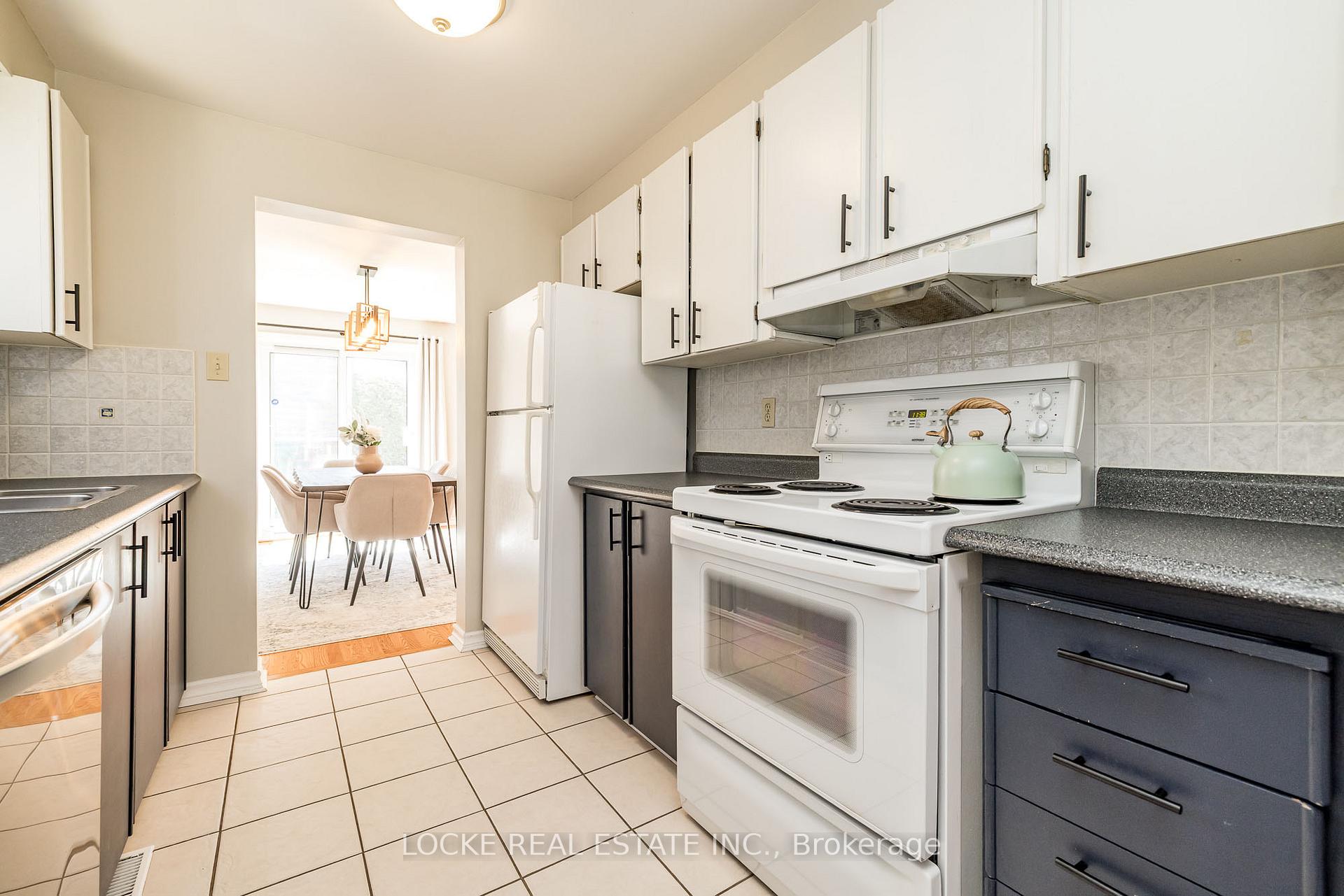 Photo 15 of 6076 Ridgelea Place, Ottawa, Chapel Hill — HOMEH