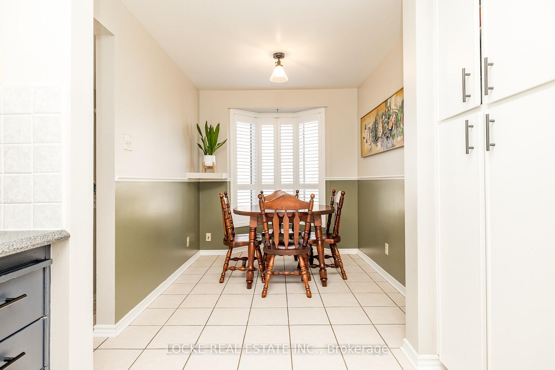 Photo 17 of 6076 Ridgelea Place, Ottawa, Chapel Hill — HOMEH
