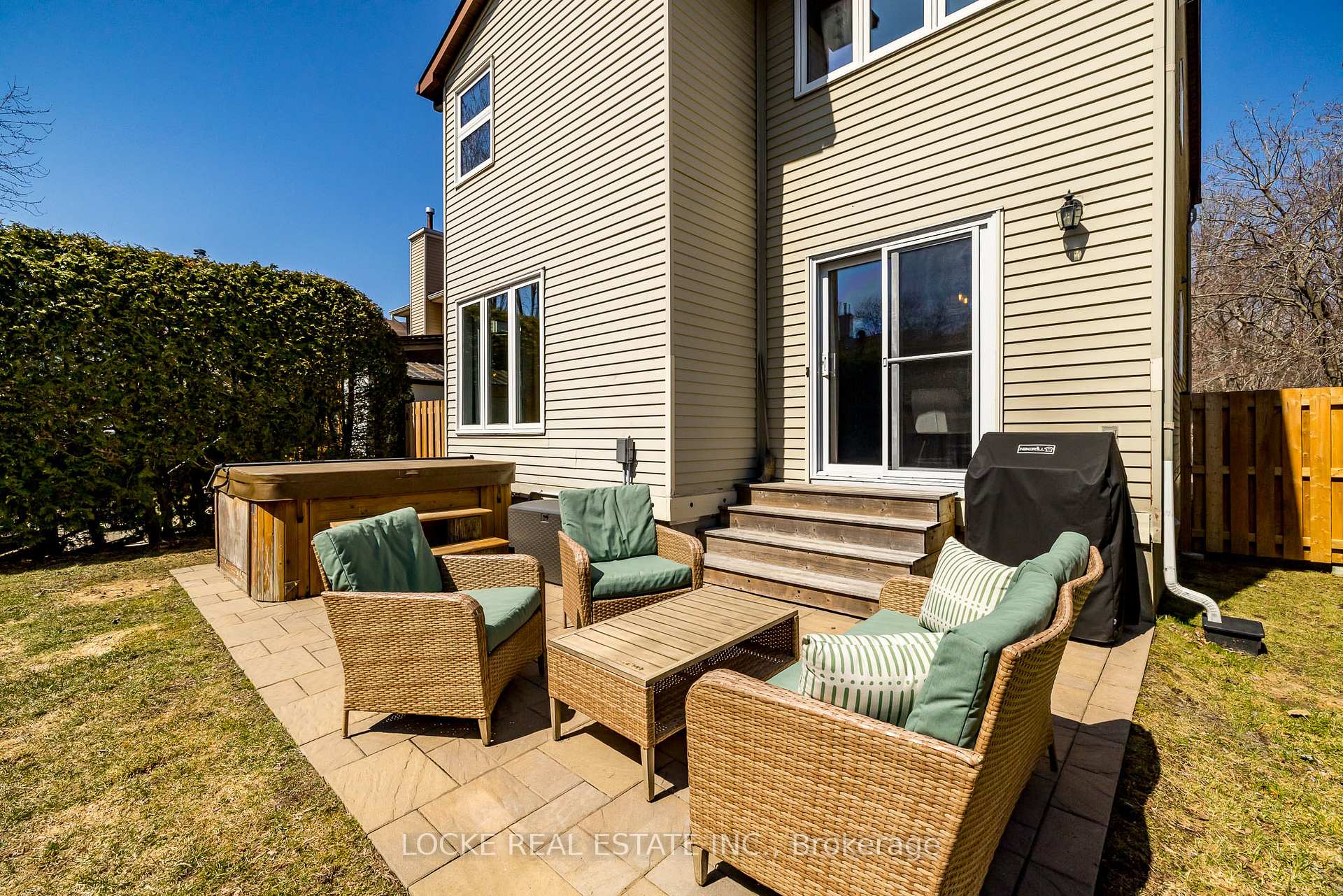 Photo 33 of 6076 Ridgelea Place, Ottawa, Chapel Hill — HOMEH