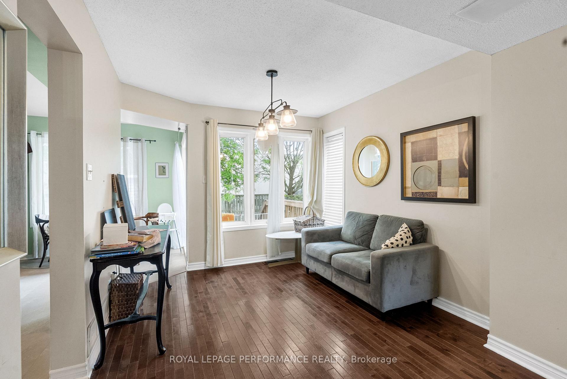 Photo 2 of 1453 Lynx Crescent, Ottawa, Fallingbrook/Pineridge — HOMEH