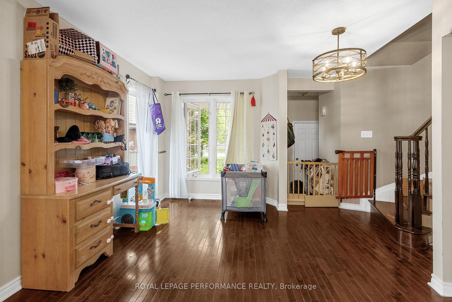 Photo 3 of 1453 Lynx Crescent, Ottawa, Fallingbrook/Pineridge — HOMEH