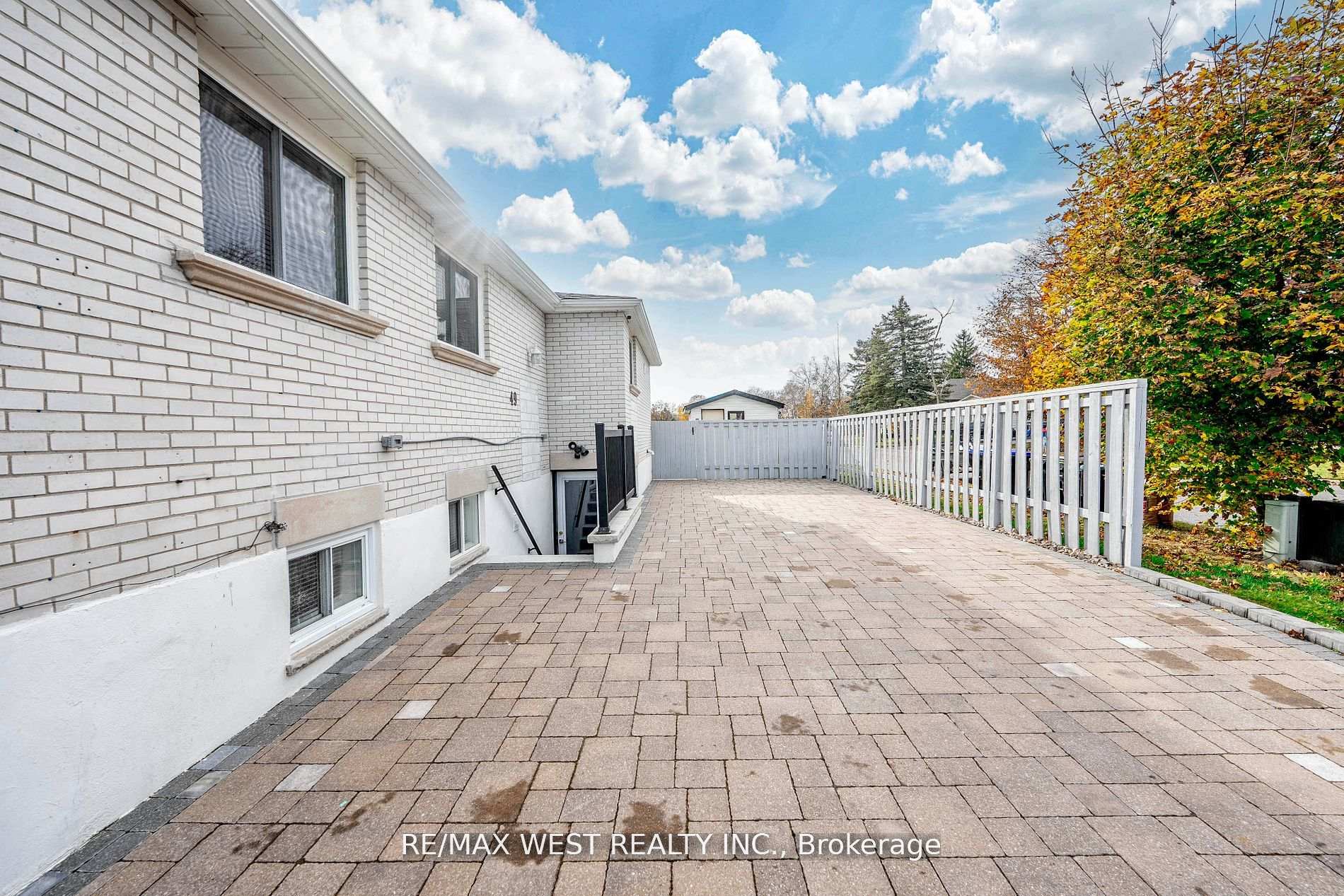 Photo 4 of 49 Park Crescent, New Tecumseth, Tottenham — HOMEH