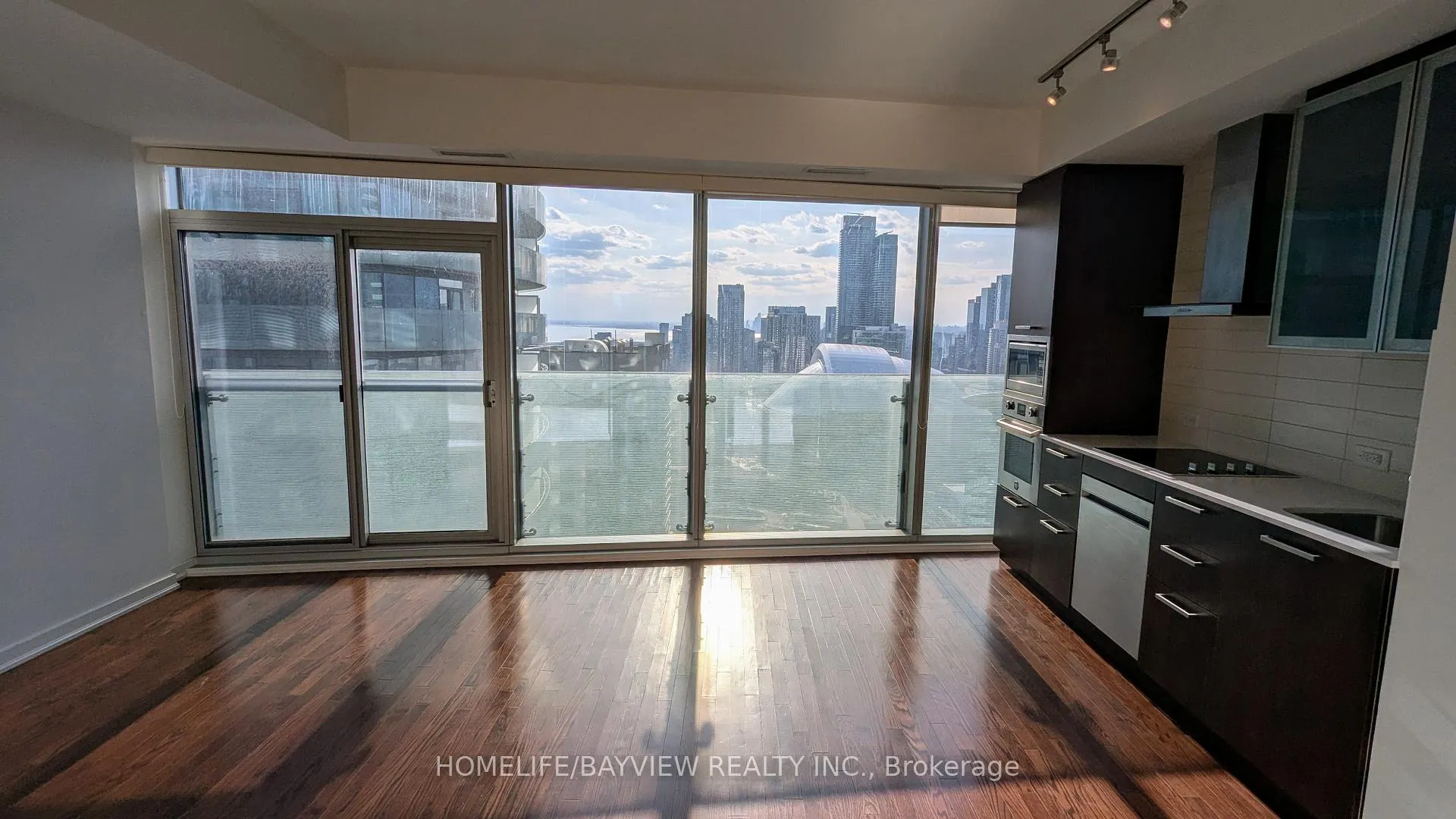 Photo 4 of Unit 3306, 14 York Street, Toronto, Waterfront Communities — HOMEH